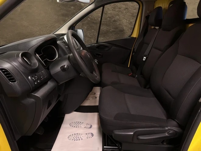 RENAULT Trafic Blue dCi 145 Passenger Intens-image-8