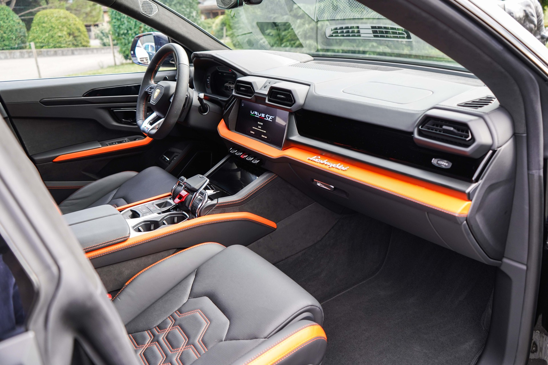 LAMBORGHINI URUS-image-7