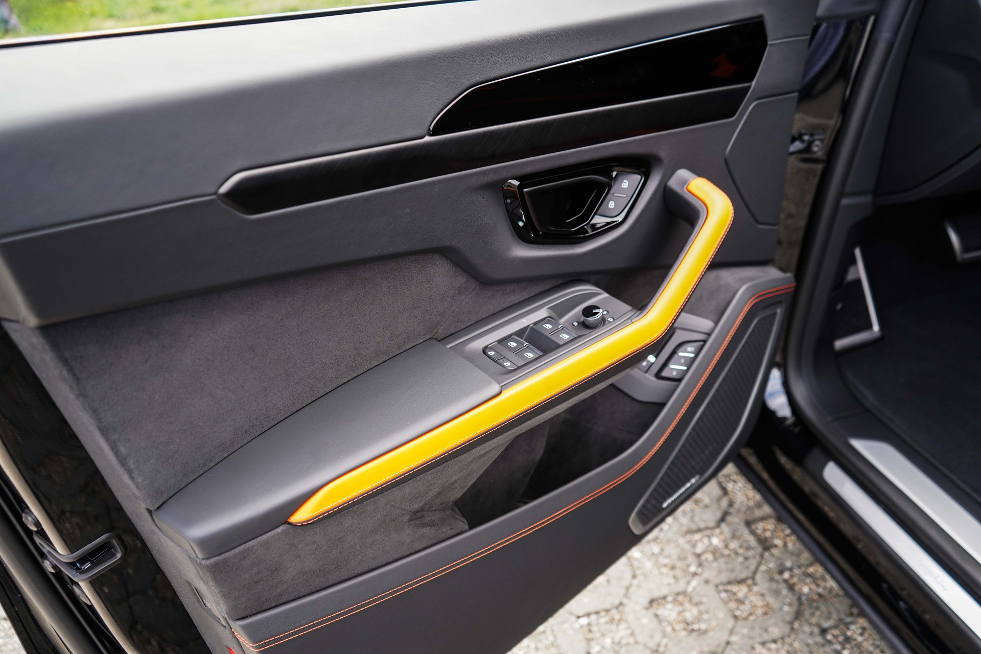LAMBORGHINI URUS-image-11