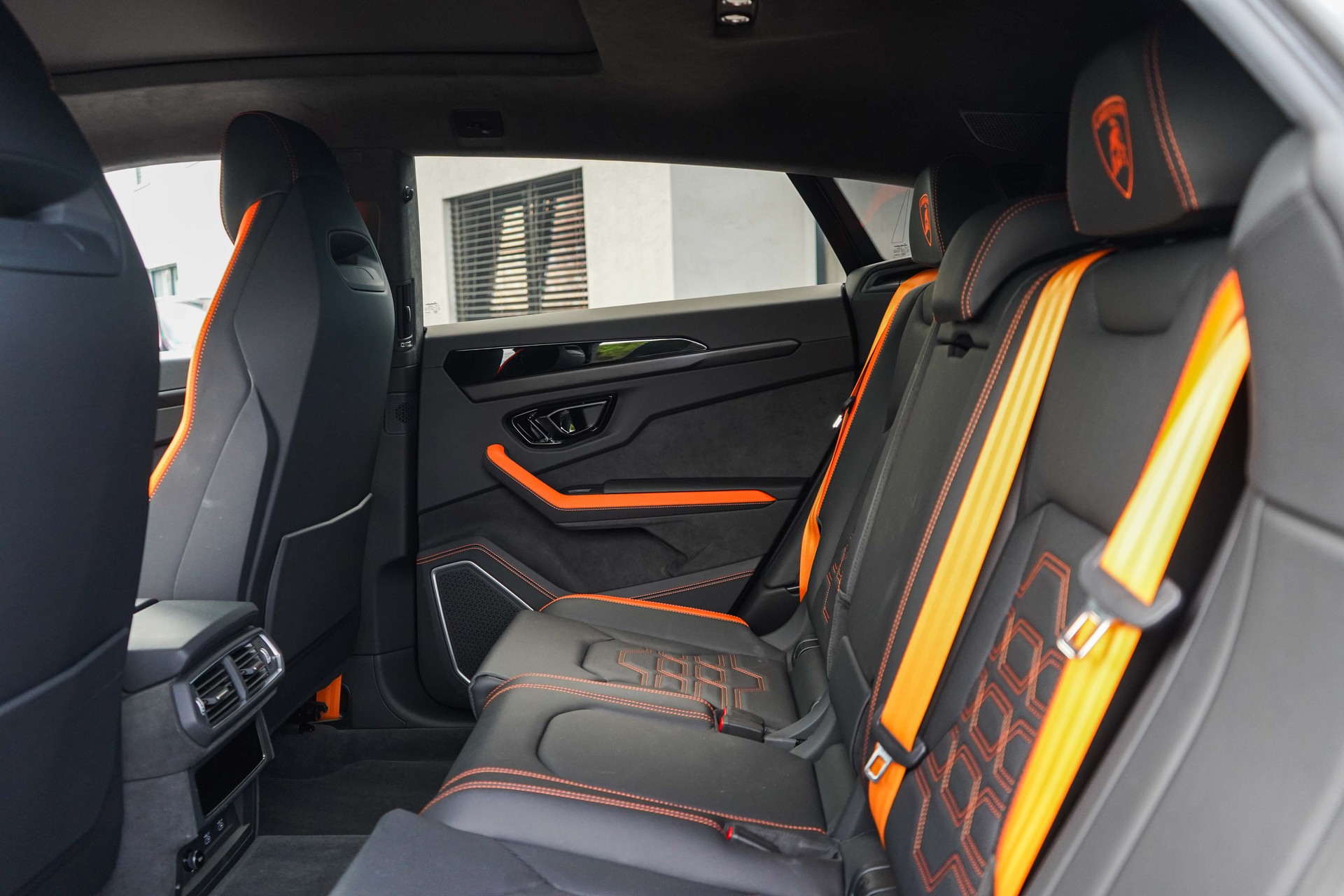 LAMBORGHINI URUS-image-10