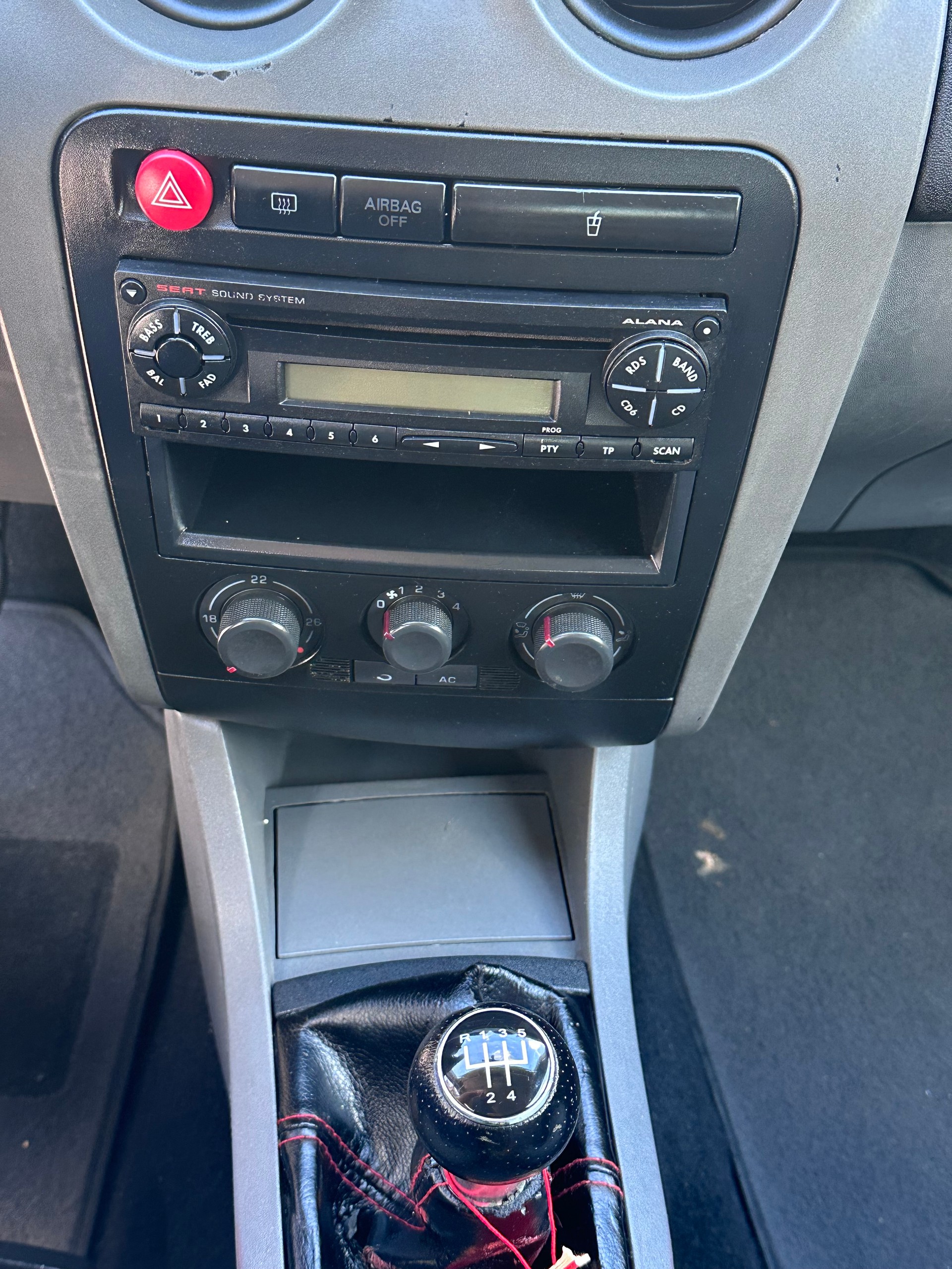 SEAT Ibiza 1.4 16V Stella-image-9