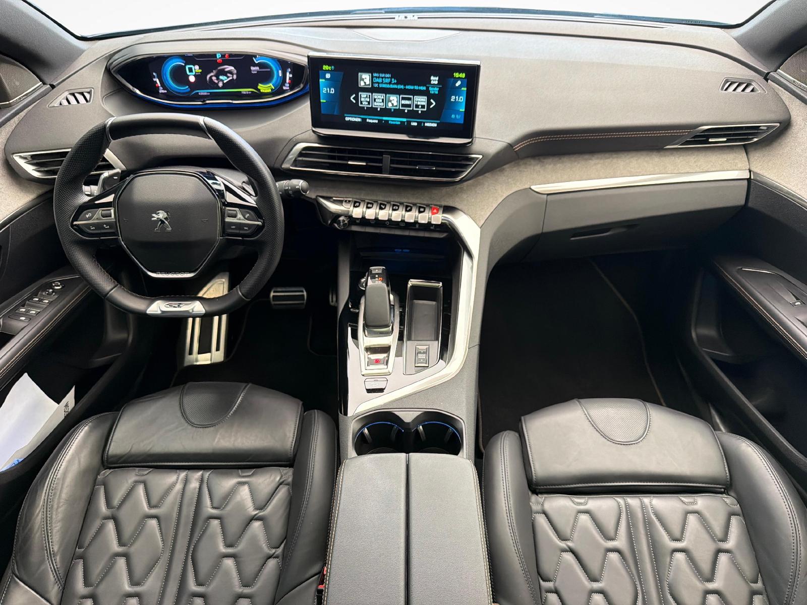 PEUGEOT 3008 1.6 Plug-in Hybrid4 GT-image-9