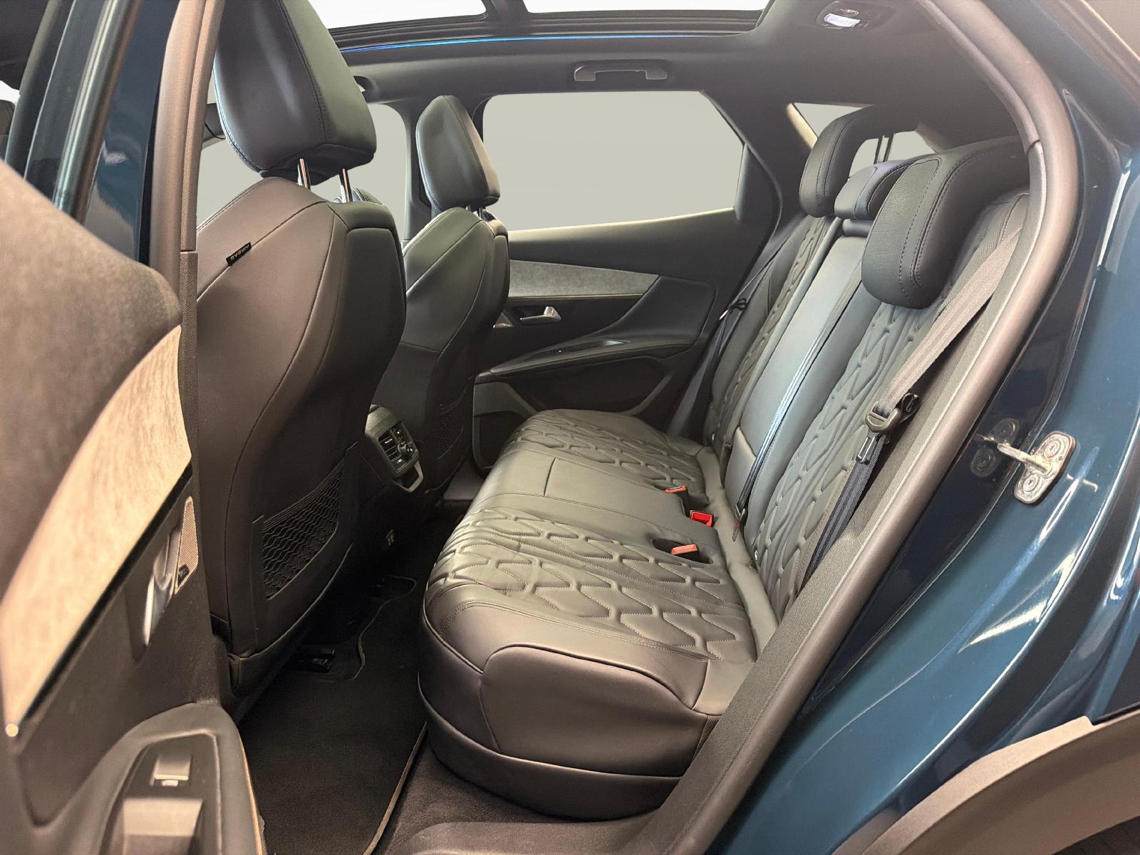 PEUGEOT 3008 1.6 Plug-in Hybrid4 GT-image-12