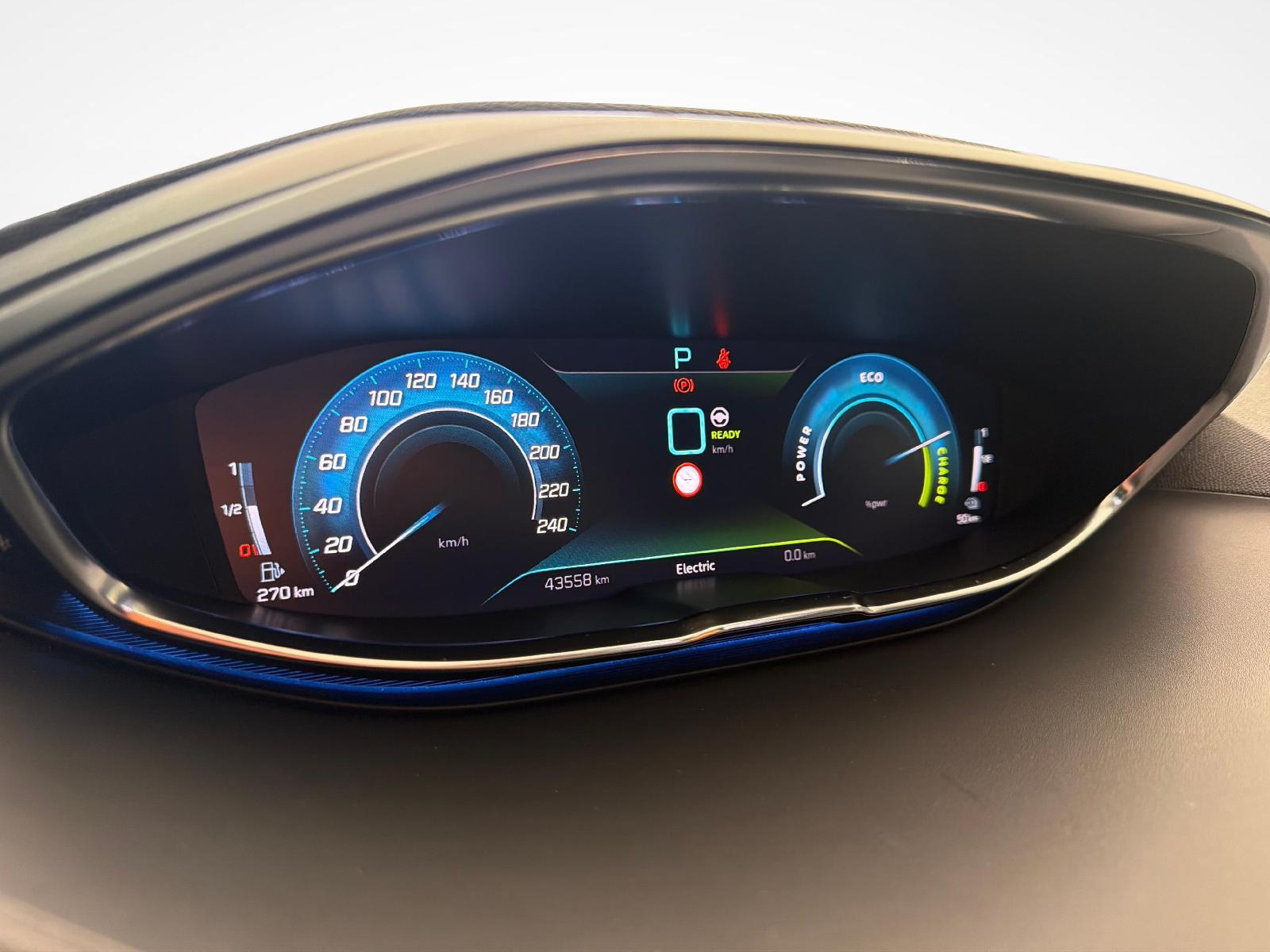 PEUGEOT 3008 1.6 Plug-in Hybrid4 GT-image-14