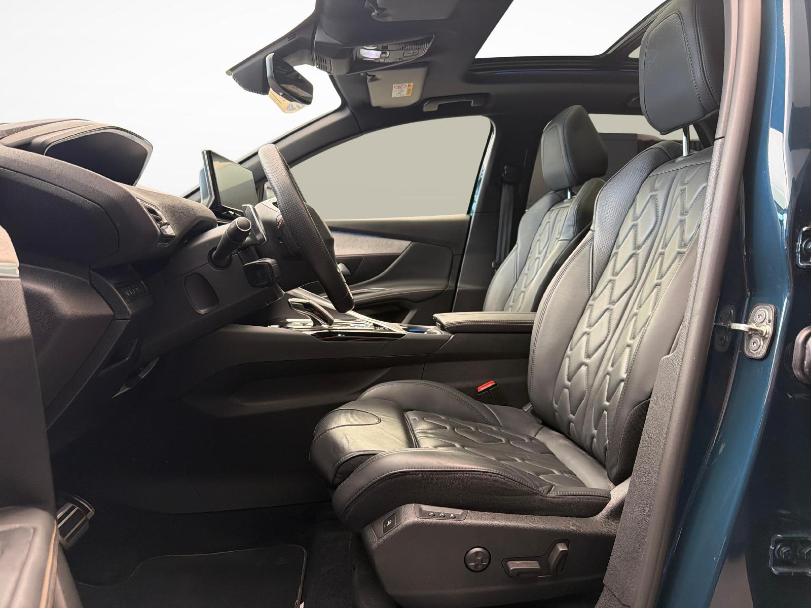 PEUGEOT 3008 1.6 Plug-in Hybrid4 GT-image-10