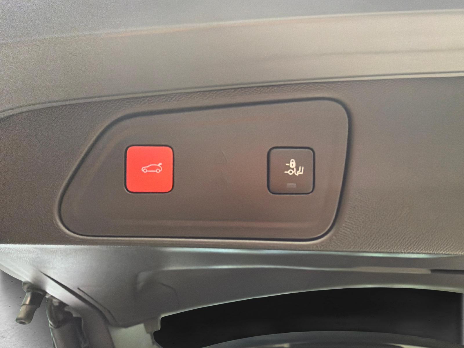 PEUGEOT 3008 1.6 Plug-in Hybrid4 GT-image-13