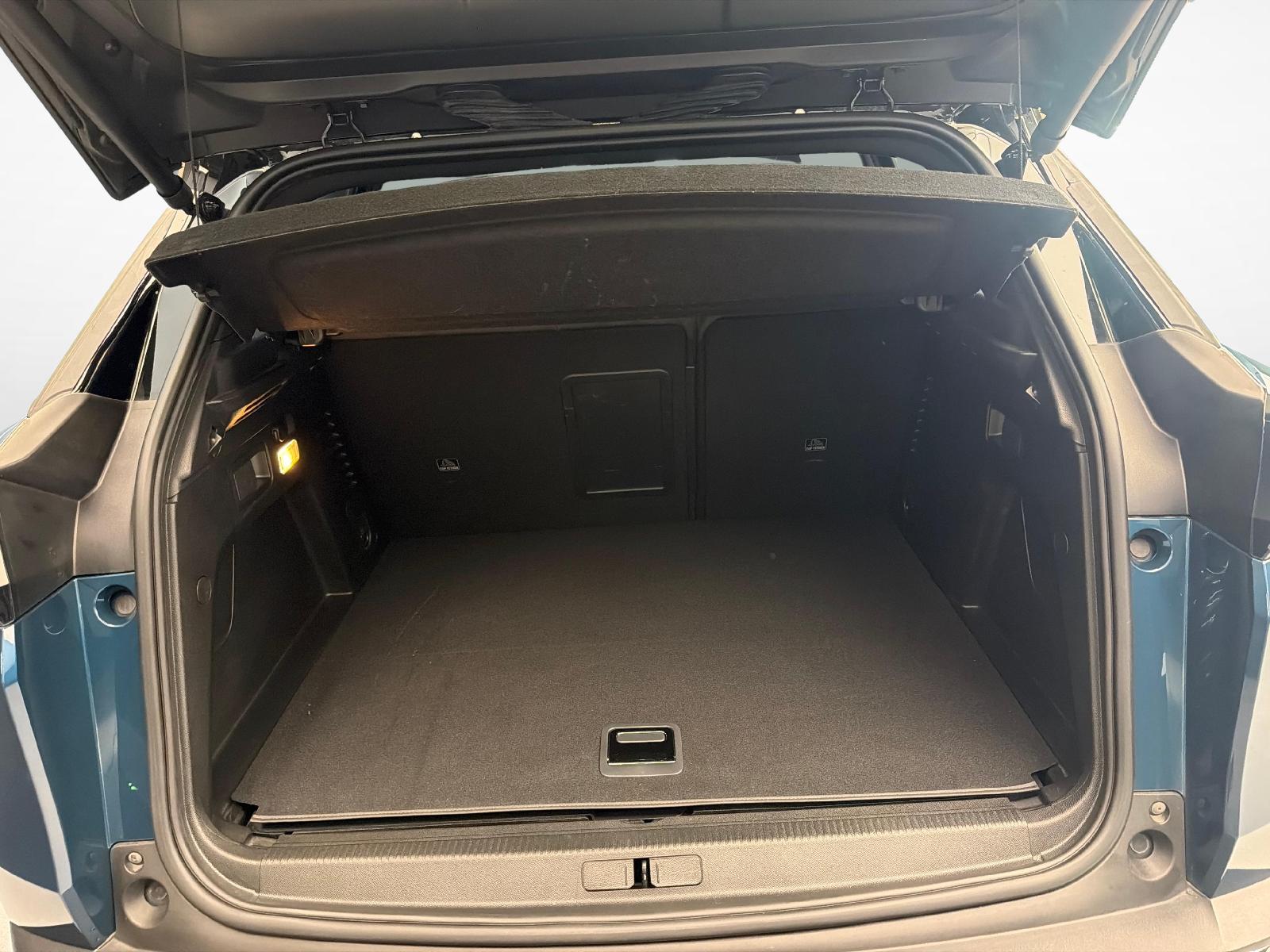 PEUGEOT 3008 1.6 Plug-in Hybrid4 GT-image-11