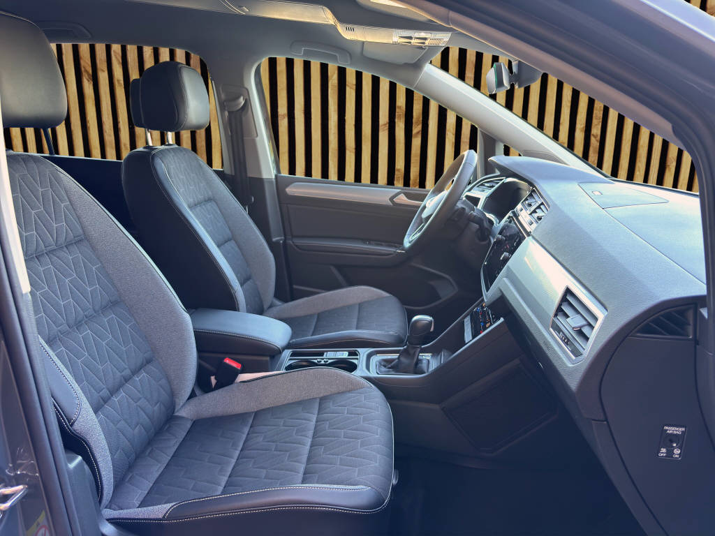 VW Touran 1.5 TSI Comfortline DSG-image-4