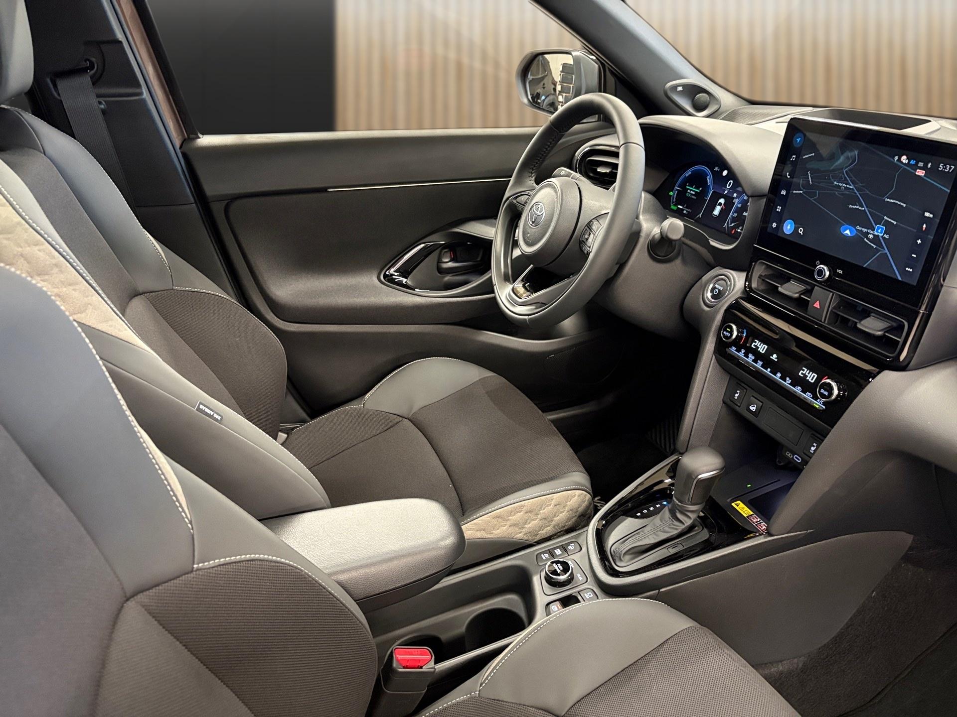 TOYOTA Yaris Cross 1.5 Premium AWDi e-CVT-image-15