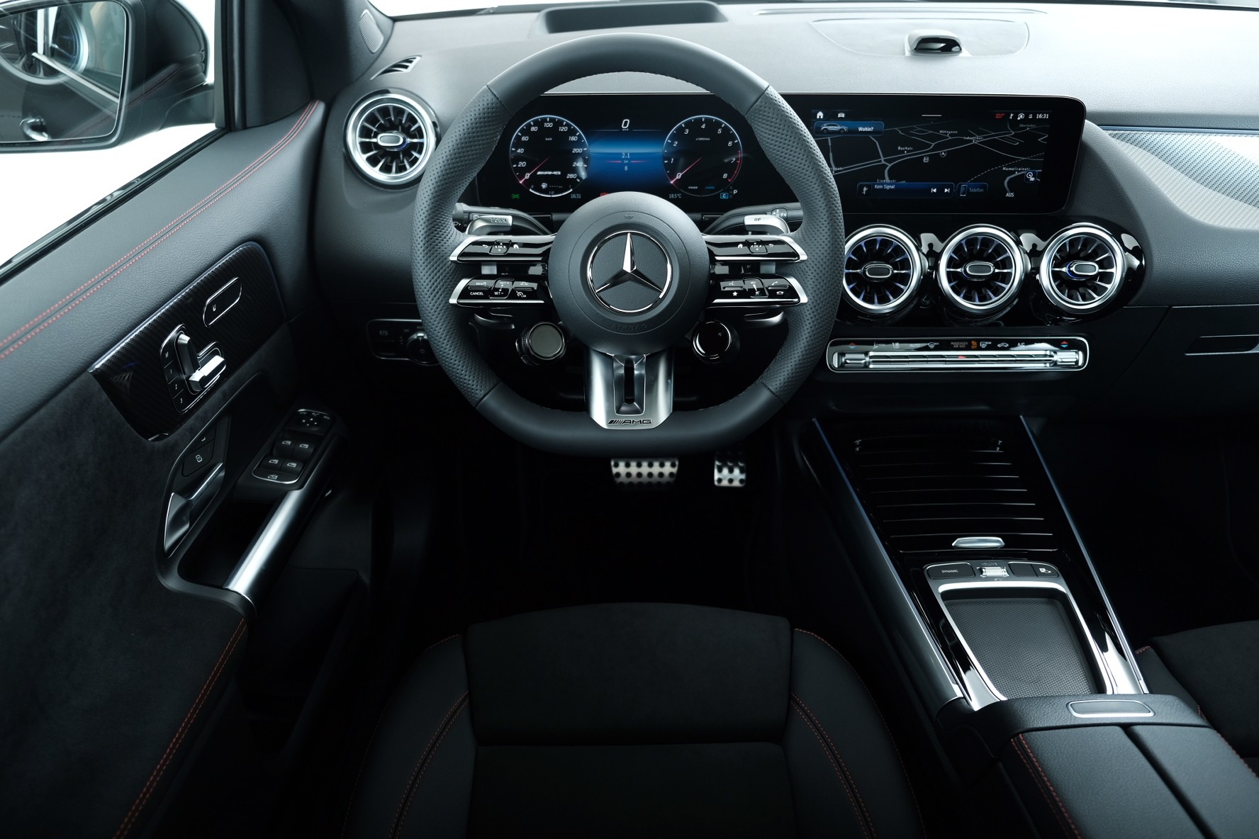 MERCEDES-BENZ GLA 35 AMG 4matic H247-image-6