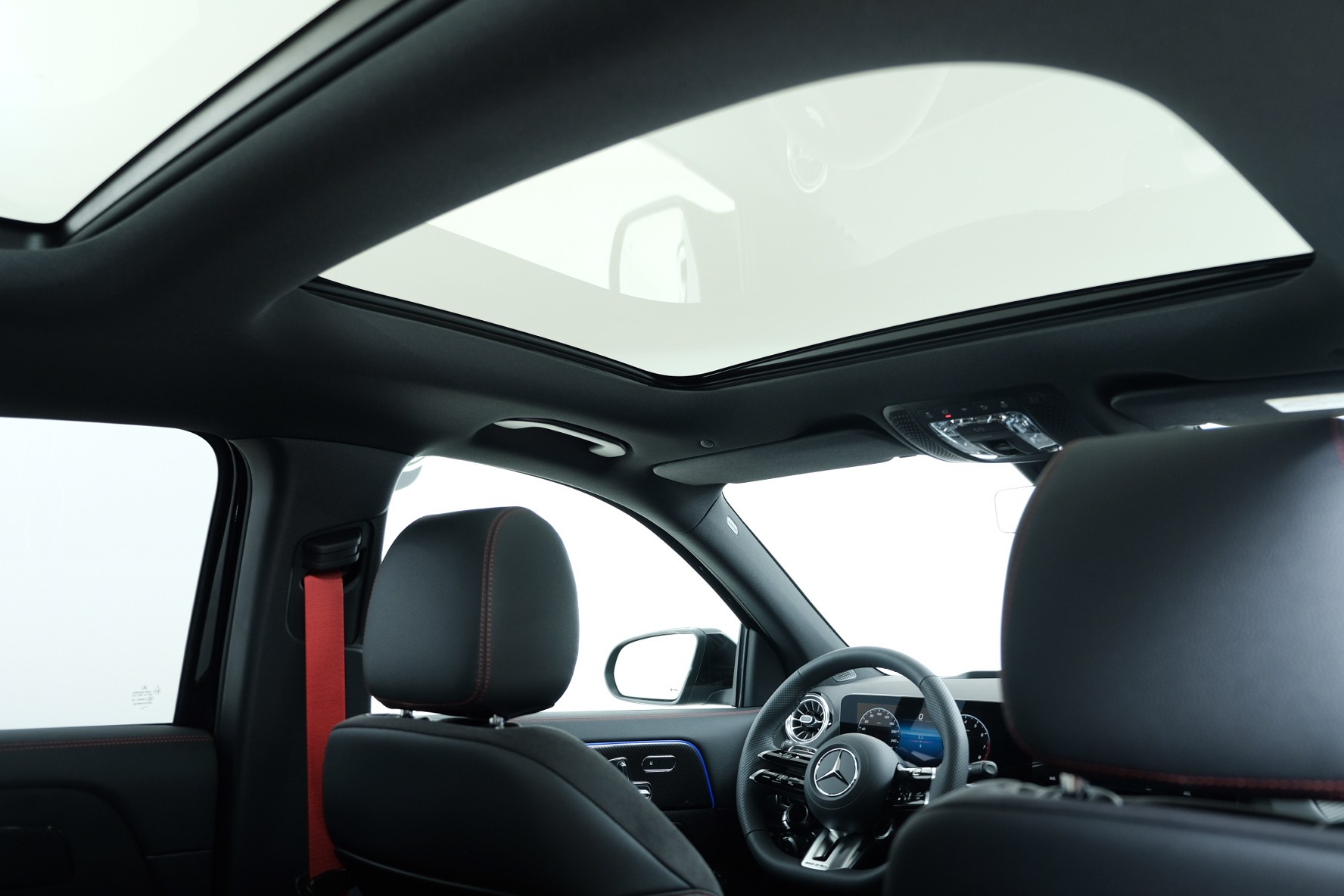 MERCEDES-BENZ GLA 35 AMG 4matic H247-image-9