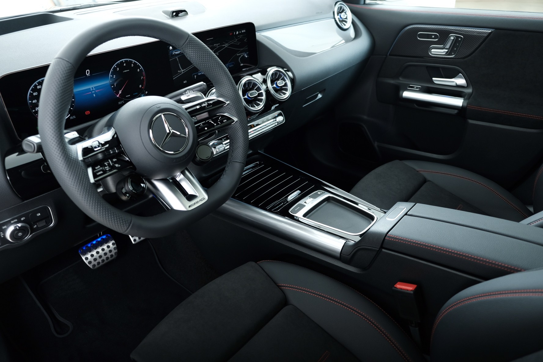 MERCEDES-BENZ GLA 35 AMG 4matic H247-image-8