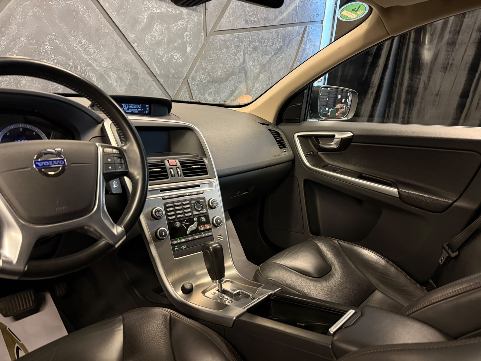 VOLVO XC60 D3 AWD Momentum Geartronic-image-9