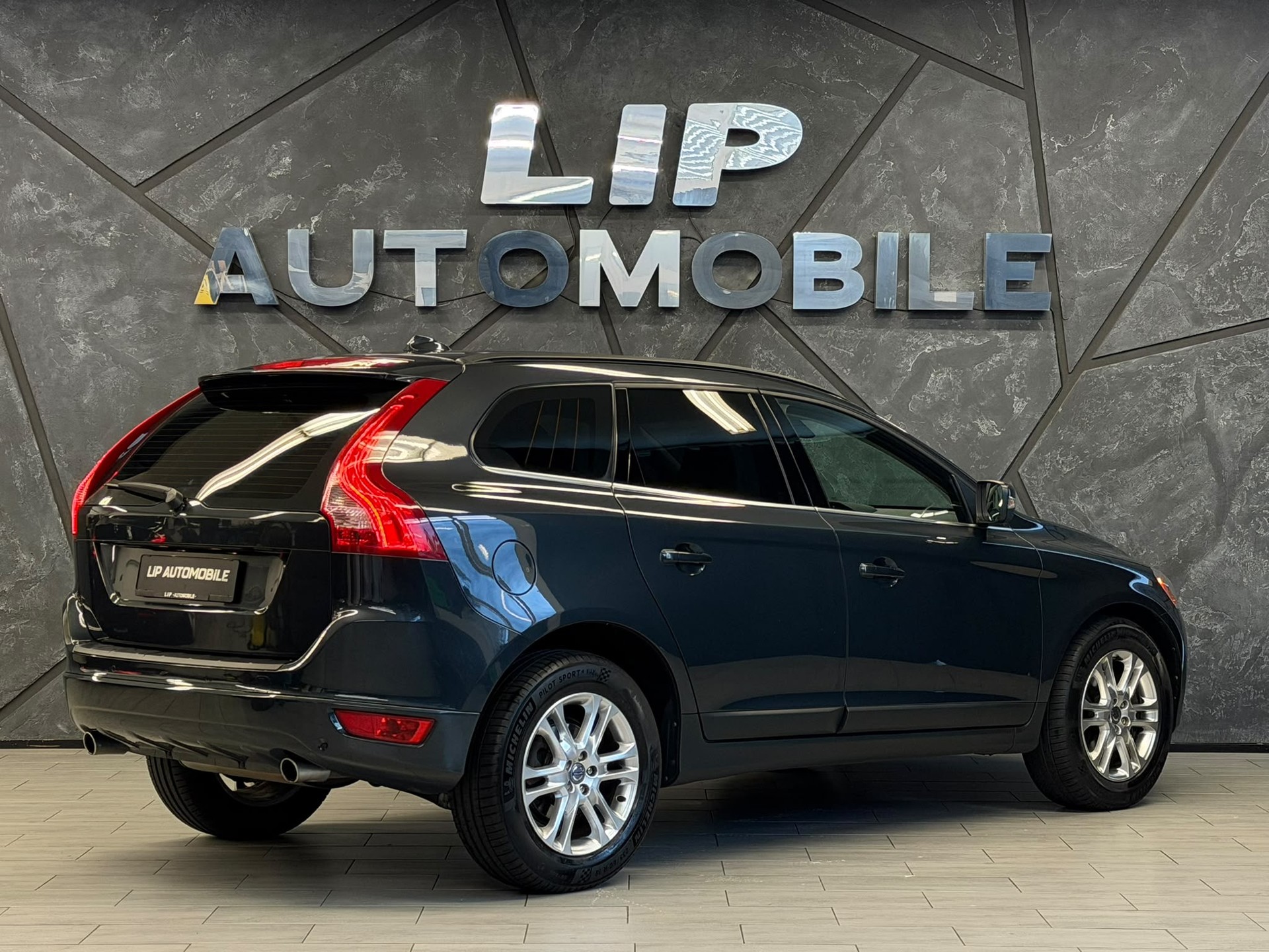 VOLVO XC60 D3 AWD Momentum Geartronic-image-5
