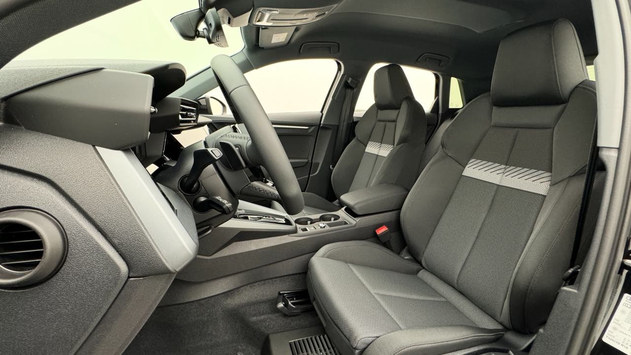 AUDI A3 Sportback 35 TFSI S line S-tronic-image-4