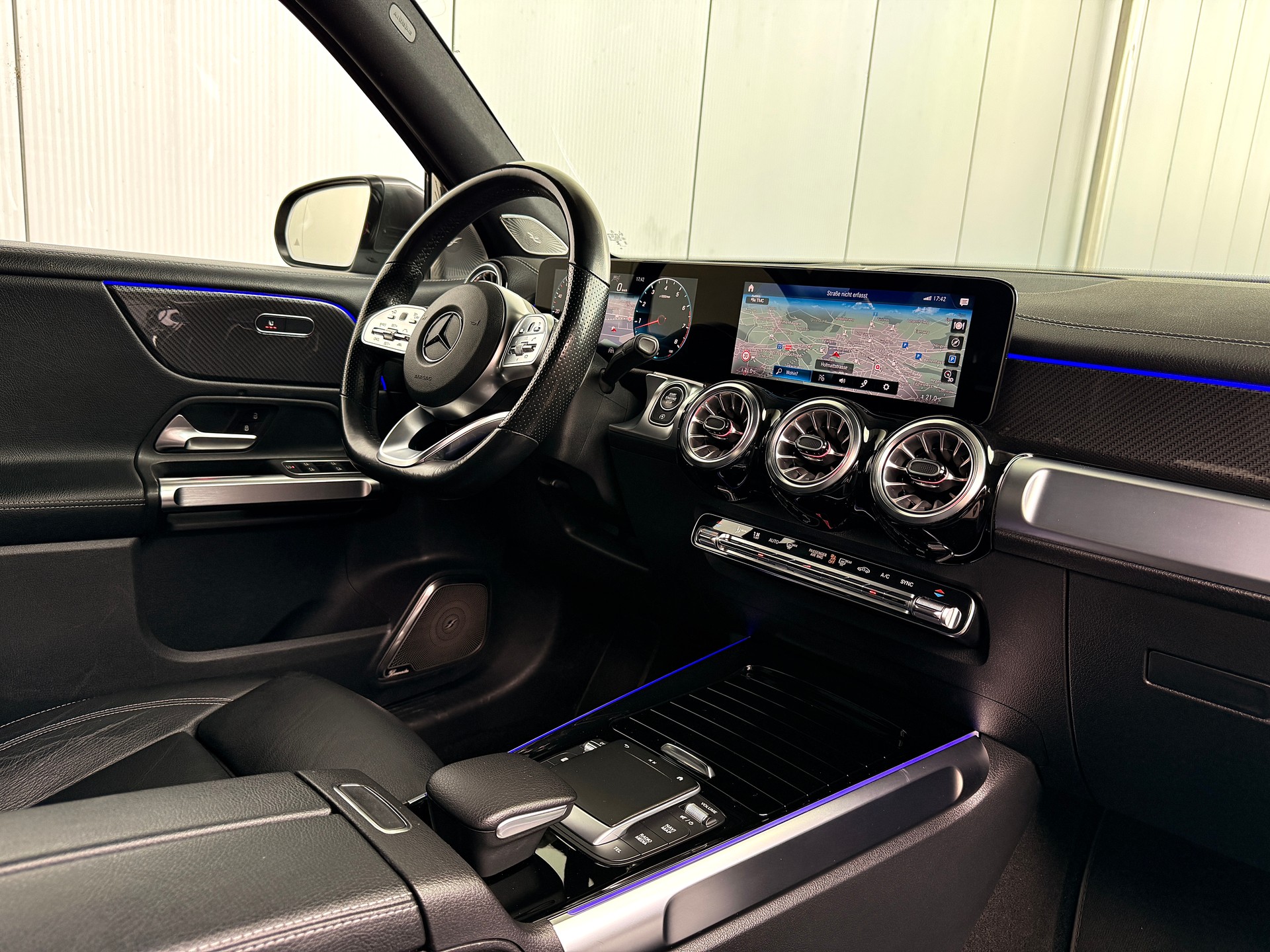 MERCEDES-BENZ GLB 250 4Matic AMG Line 8G-Tronic-image-7