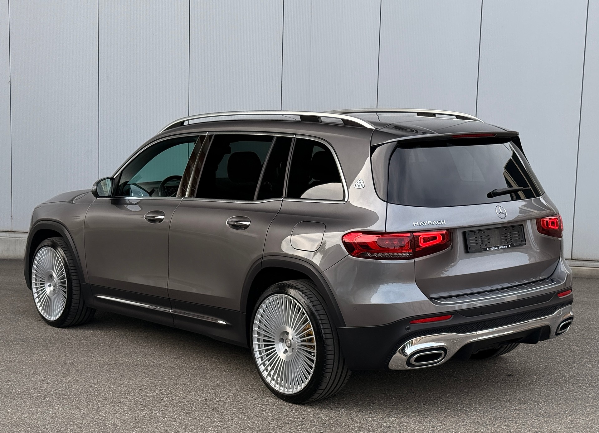 MERCEDES-BENZ GLB 250 4Matic AMG Line 8G-Tronic-image-2