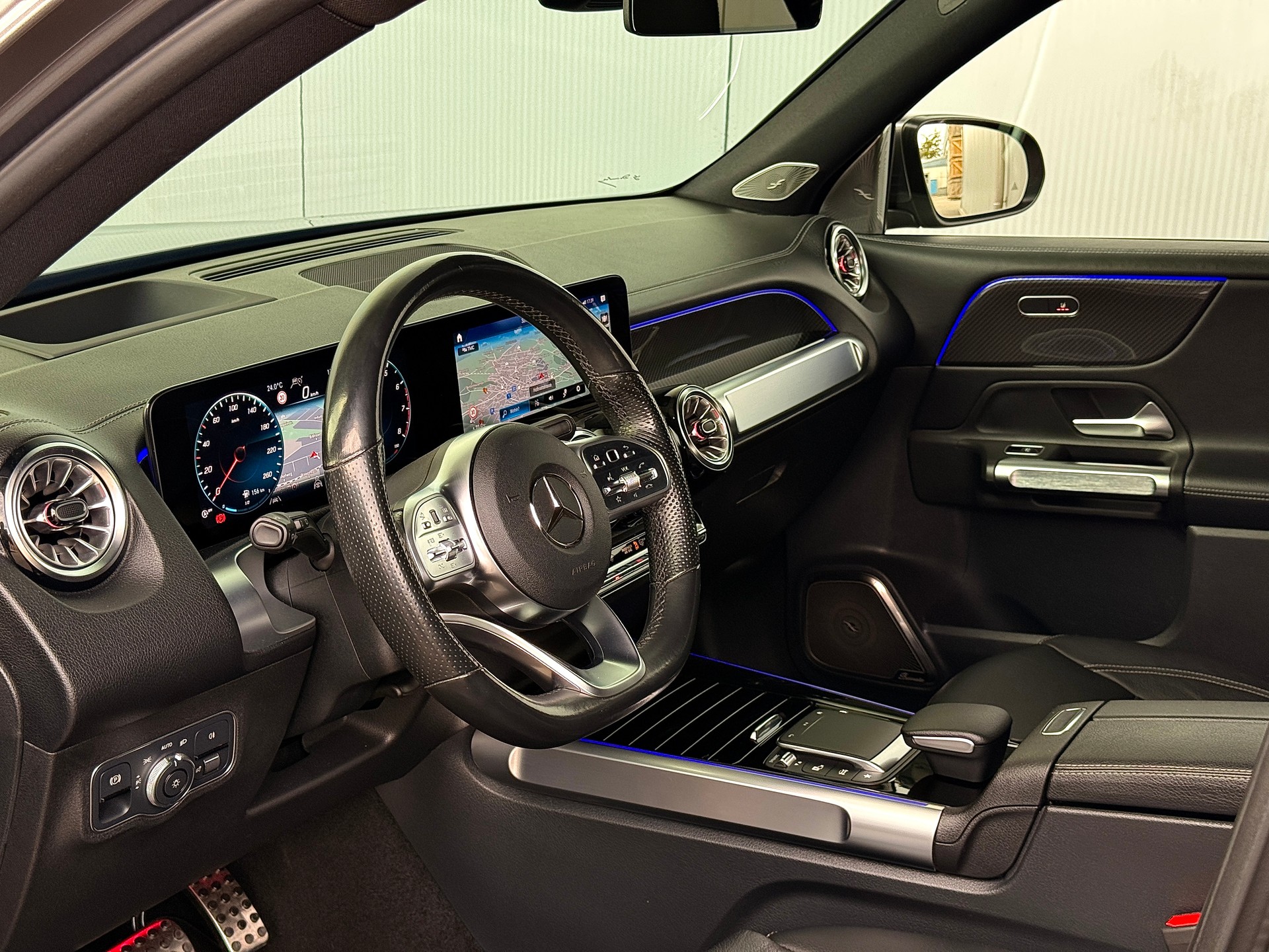 MERCEDES-BENZ GLB 250 4Matic AMG Line 8G-Tronic-image-8