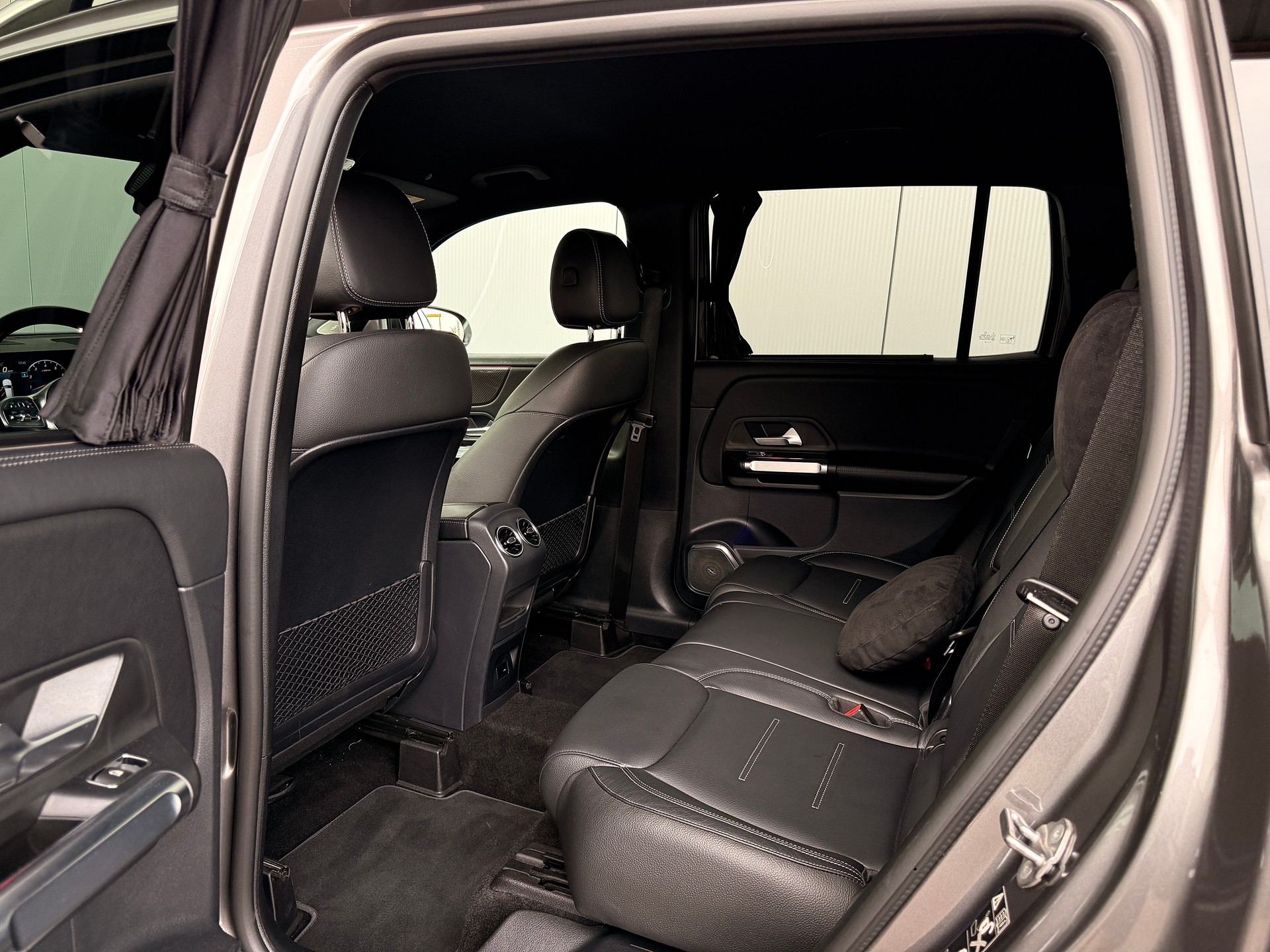 MERCEDES-BENZ GLB 250 4Matic AMG Line 8G-Tronic-image-12