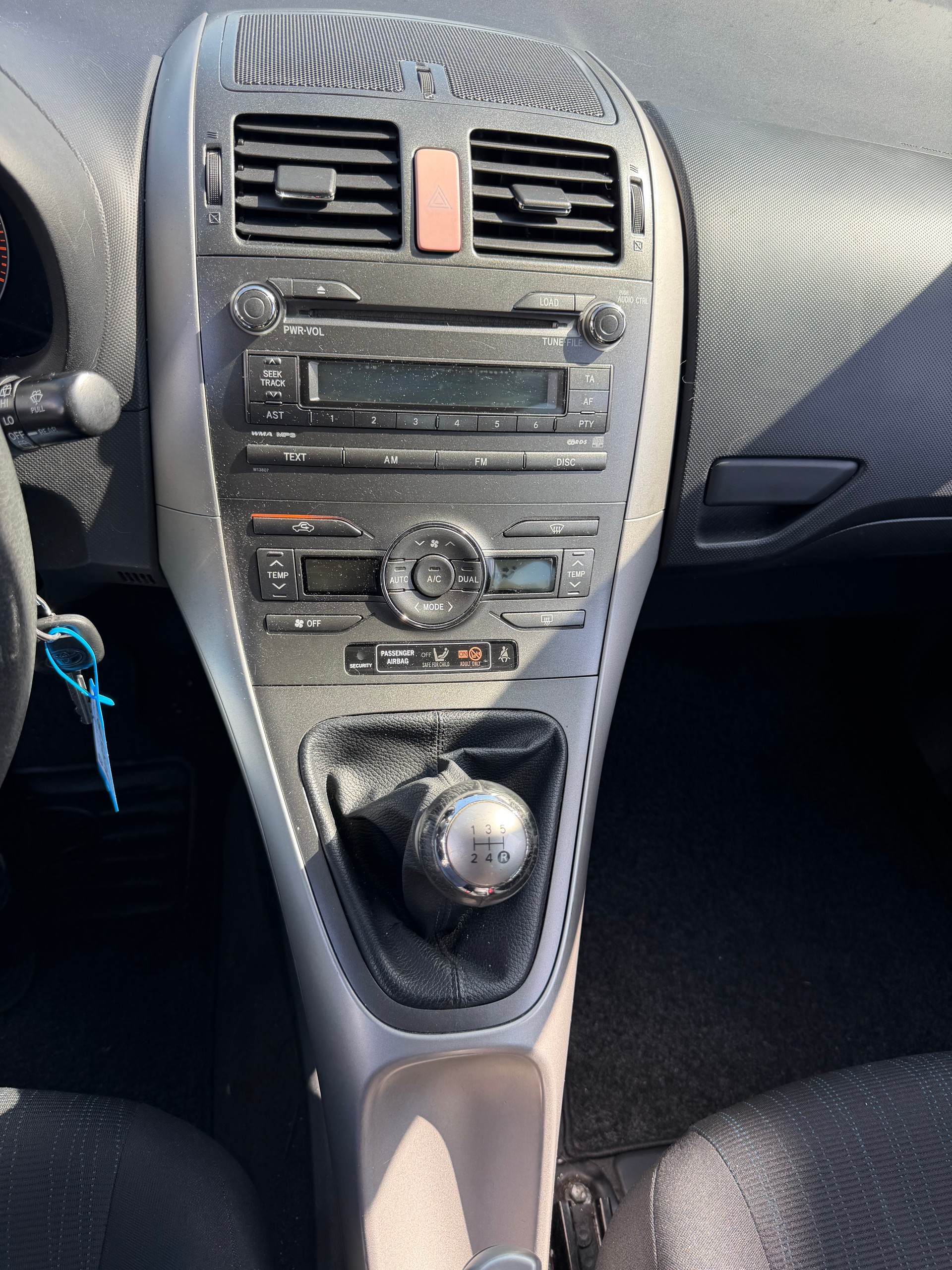 TOYOTA Auris 1.6 Linea Luna-image-9
