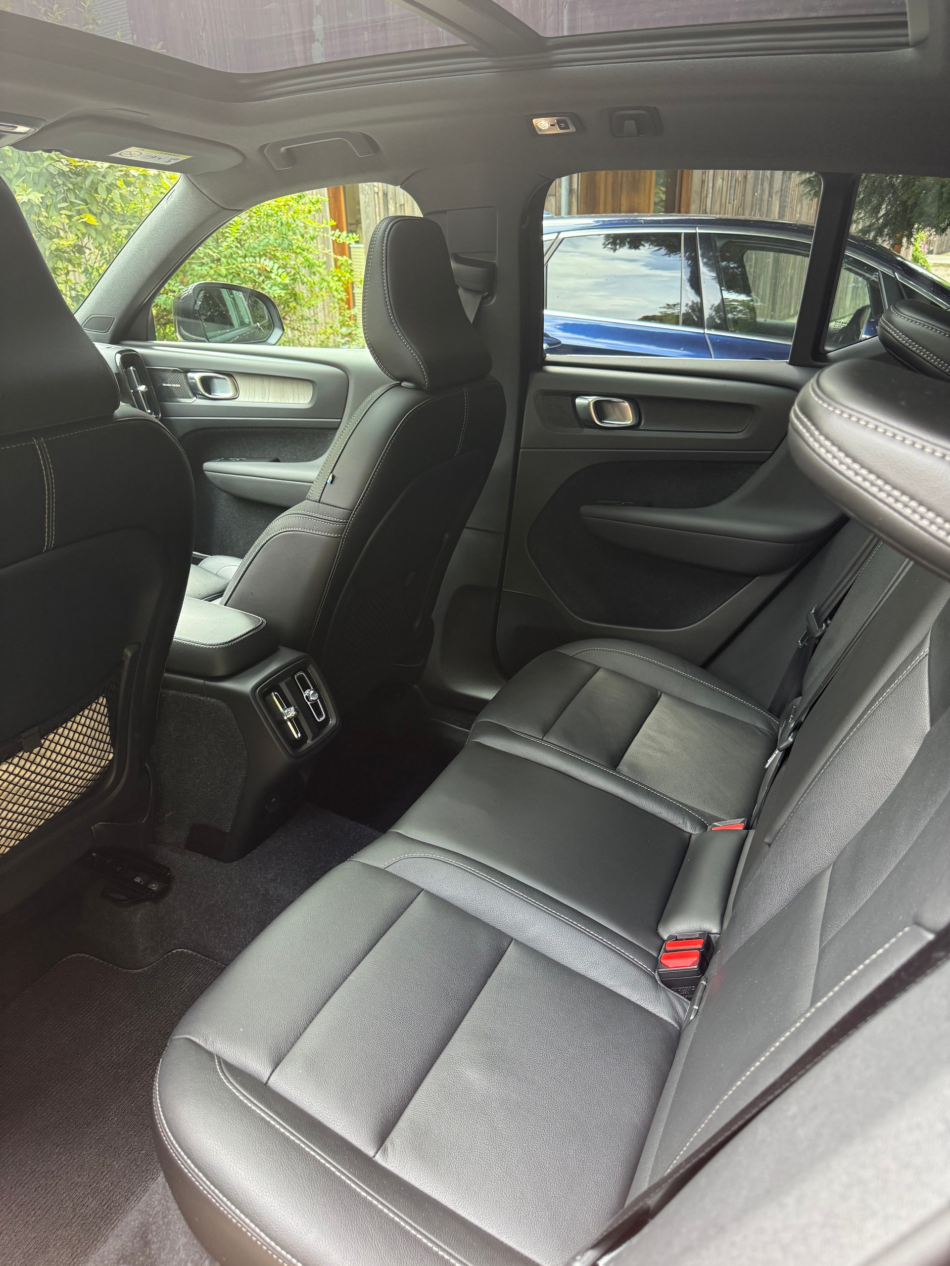 VOLVO 2.0 T4 Inscription AWD-image-1