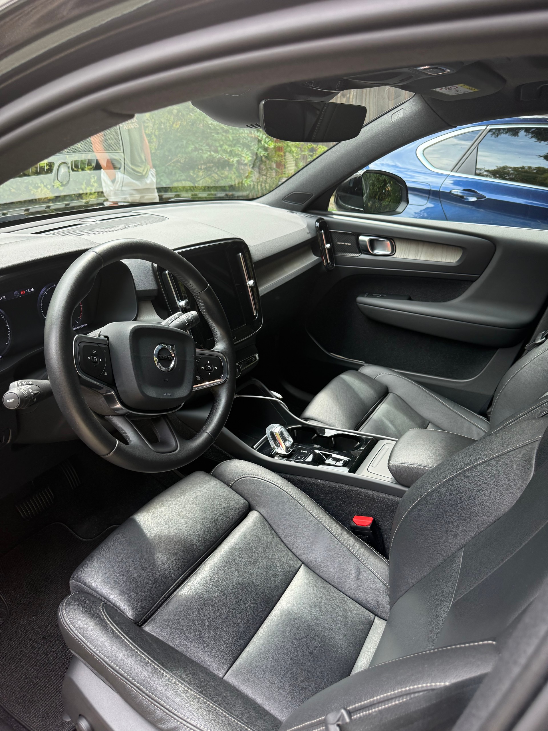 VOLVO 2.0 T4 Inscription AWD-image-0