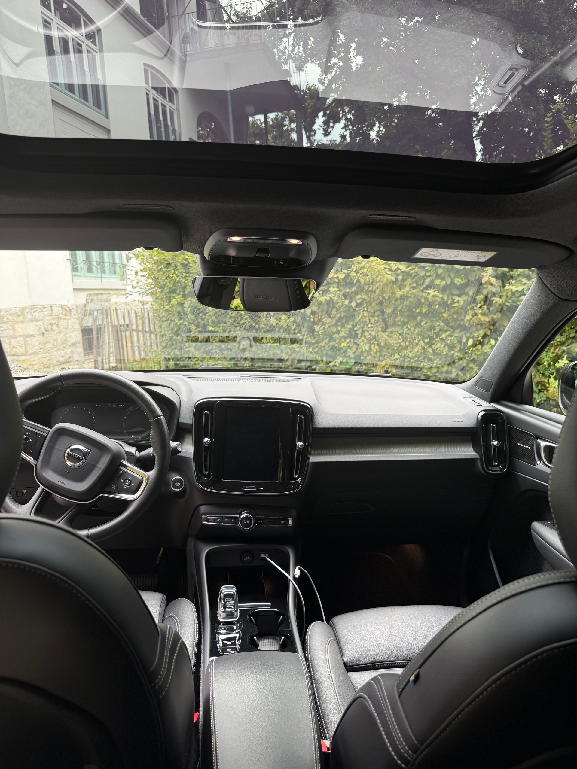 VOLVO 2.0 T4 Inscription AWD-image-2
