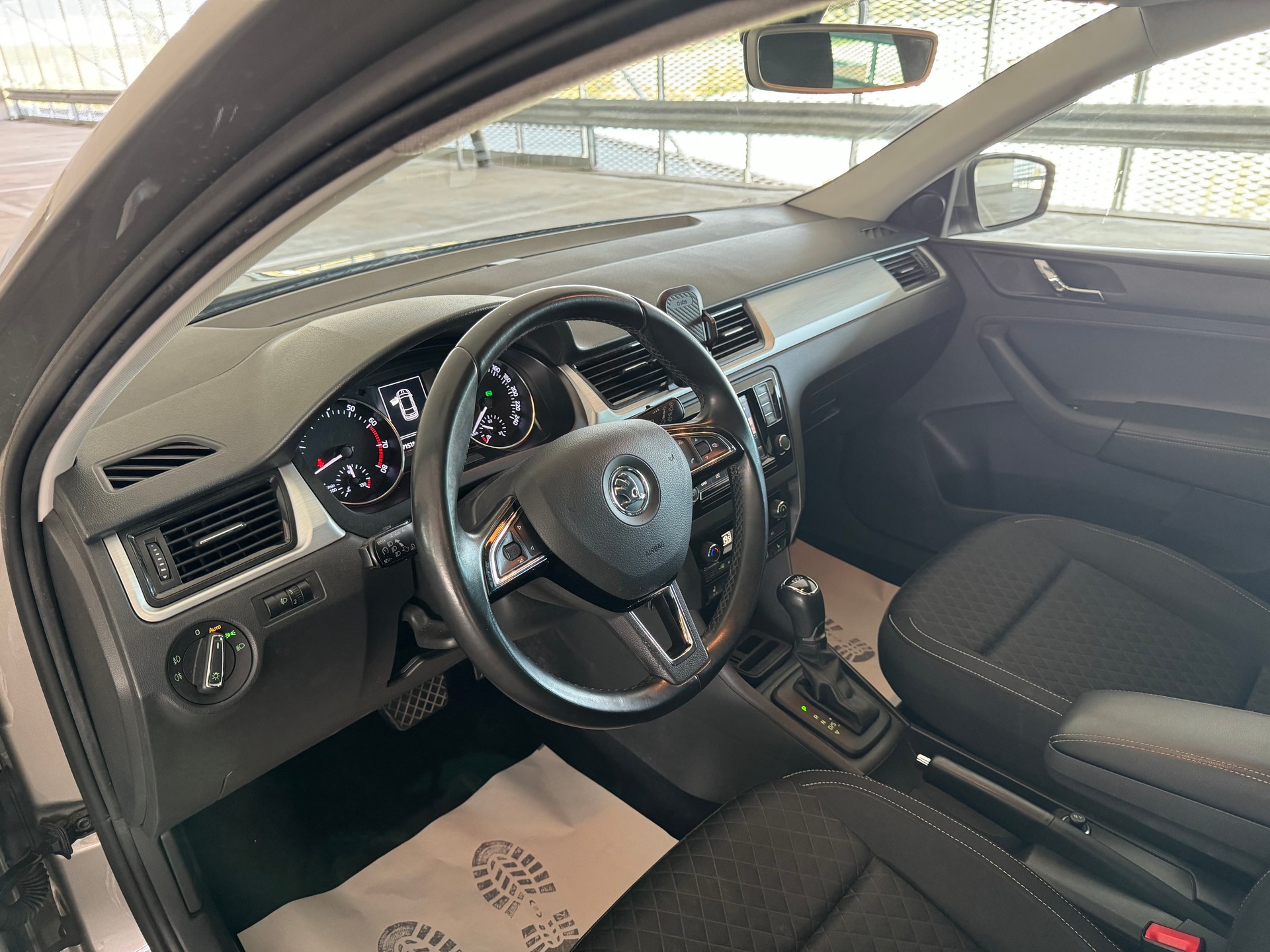 SKODA Rapid Spaceback 1.4 TSI Swiss Edition DSG-image-10