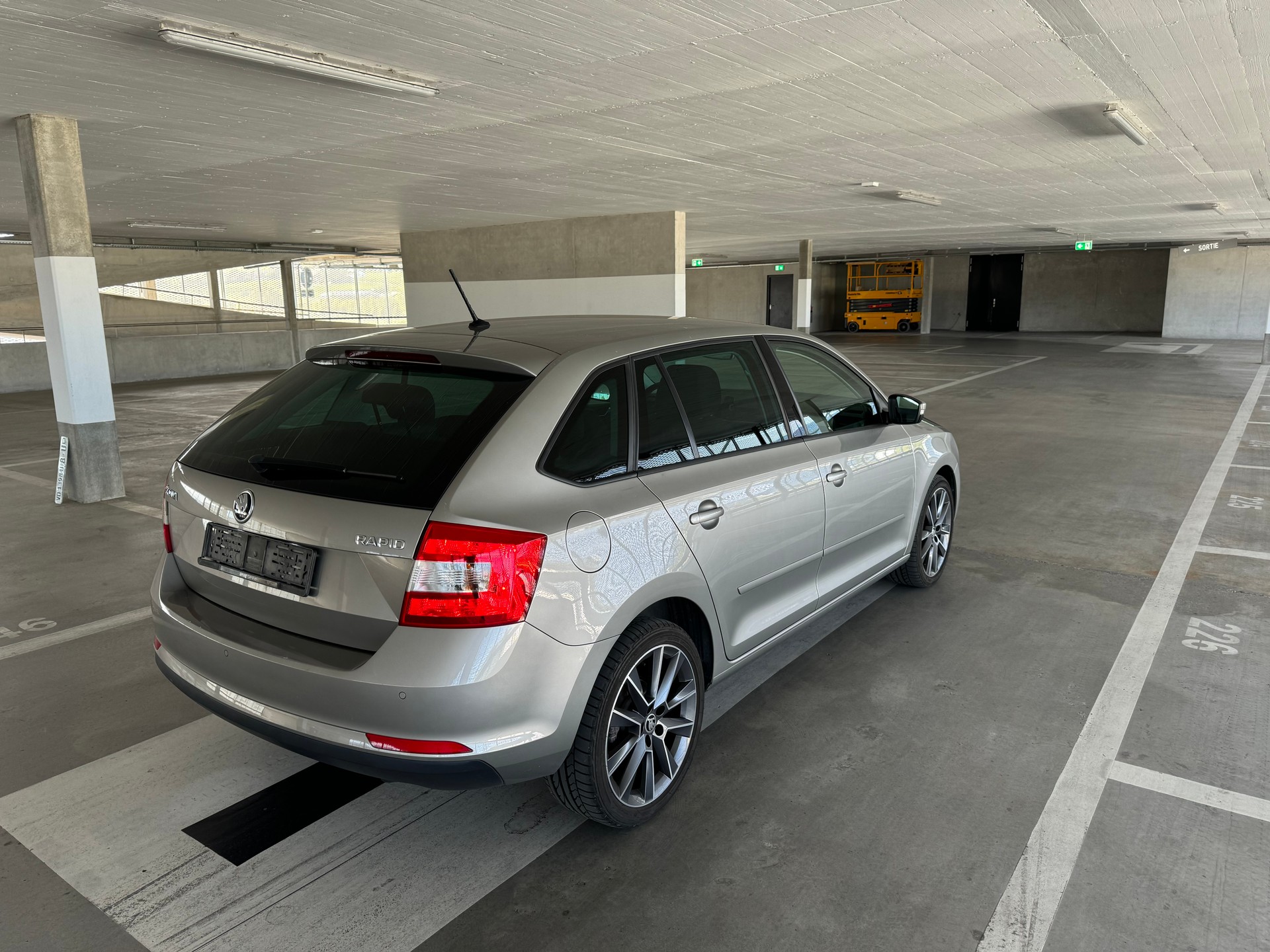 SKODA Rapid Spaceback 1.4 TSI Swiss Edition DSG-image-5