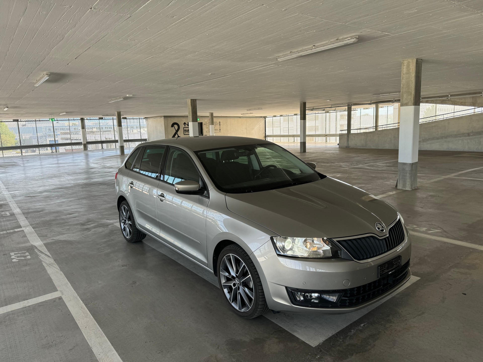 SKODA Rapid Spaceback 1.4 TSI Swiss Edition DSG-image-0