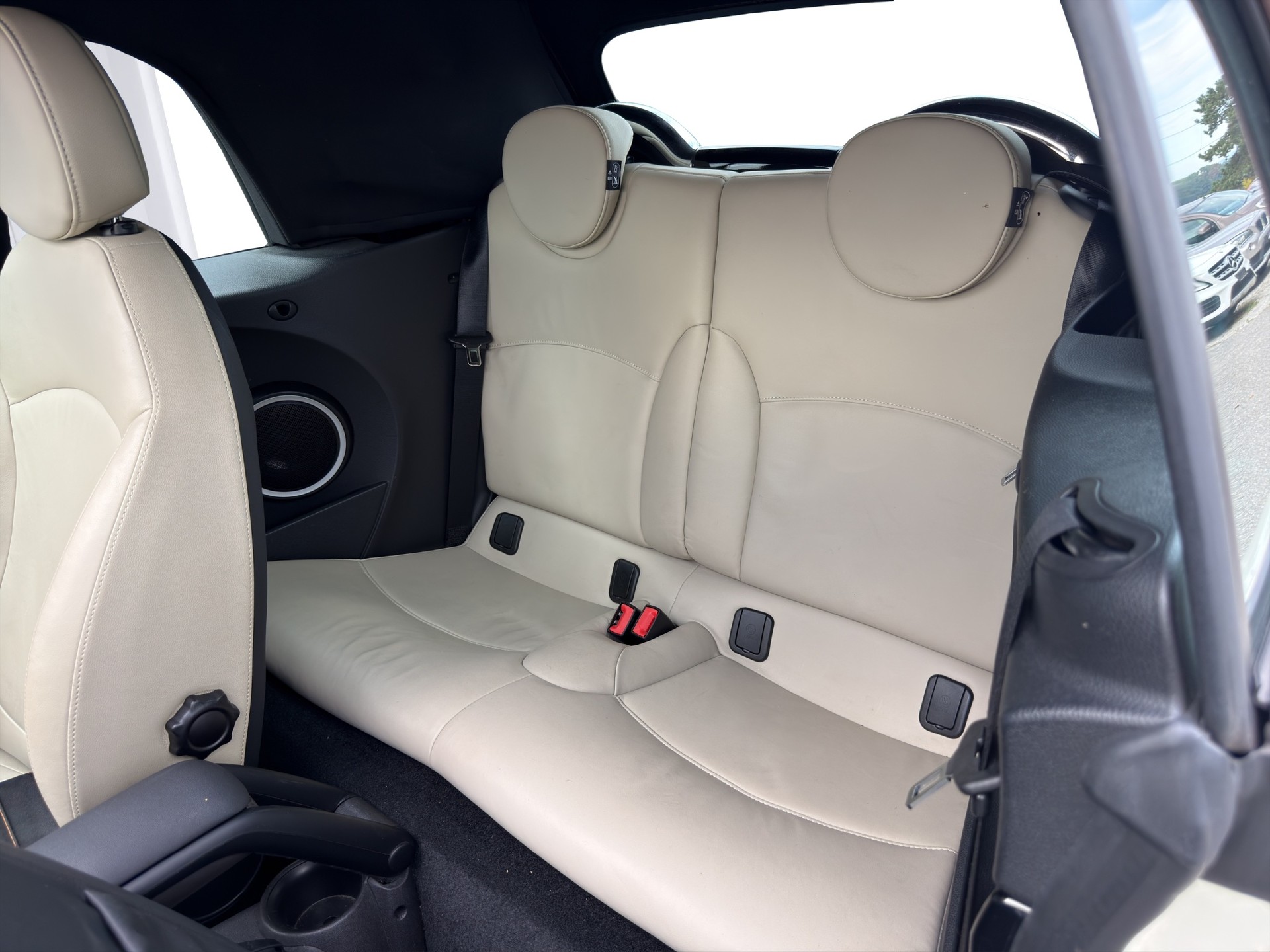MINI Cooper Cabriolet-image-10