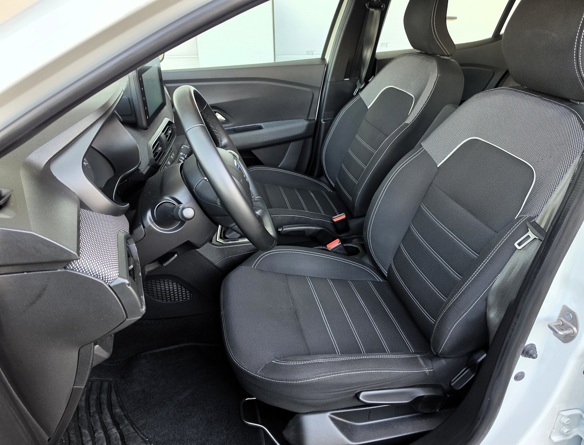 DACIA Sandero TCe 90 Expression CVT-image-10