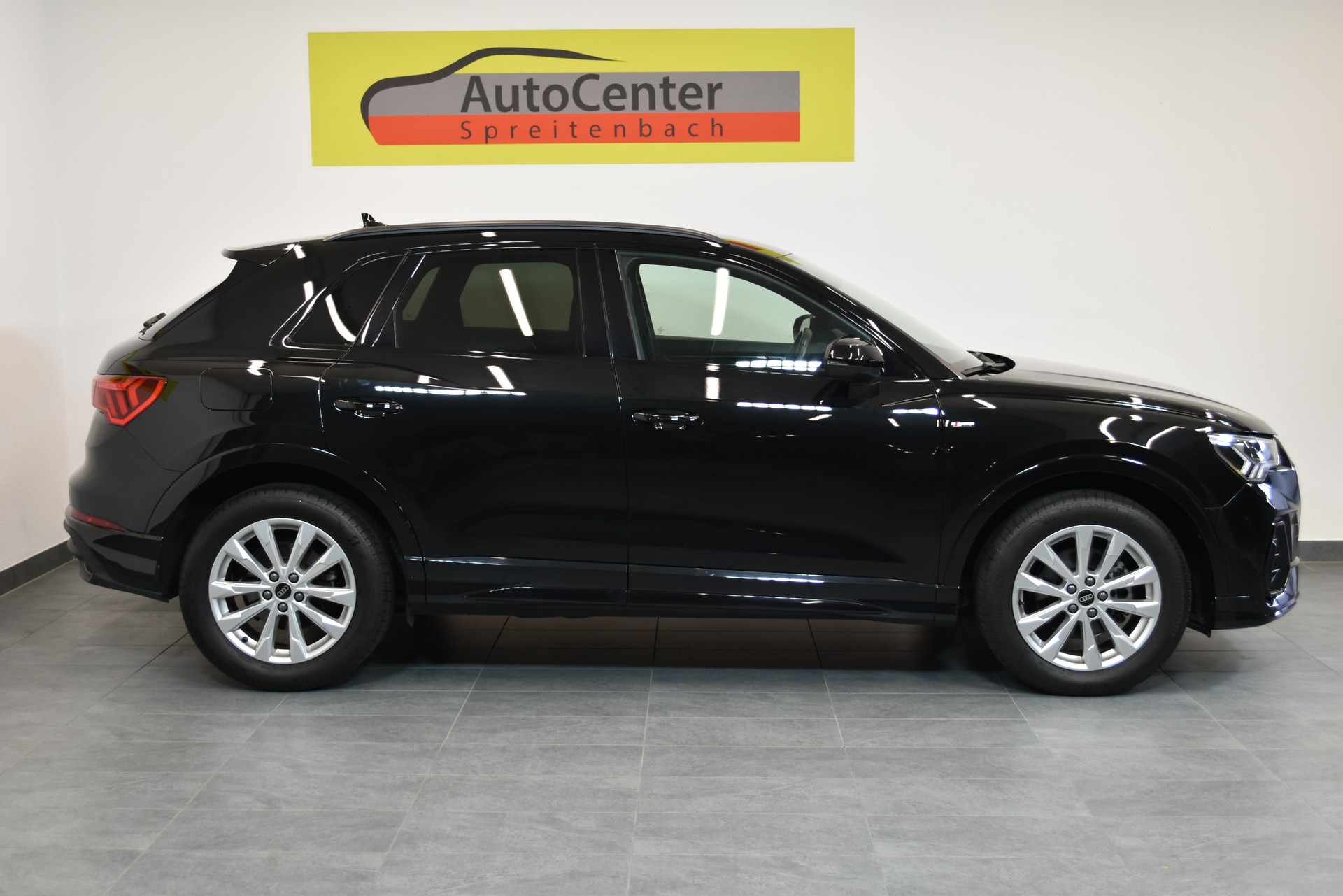 AUDI Q3 35 TFSI S line S-tronic-image-12