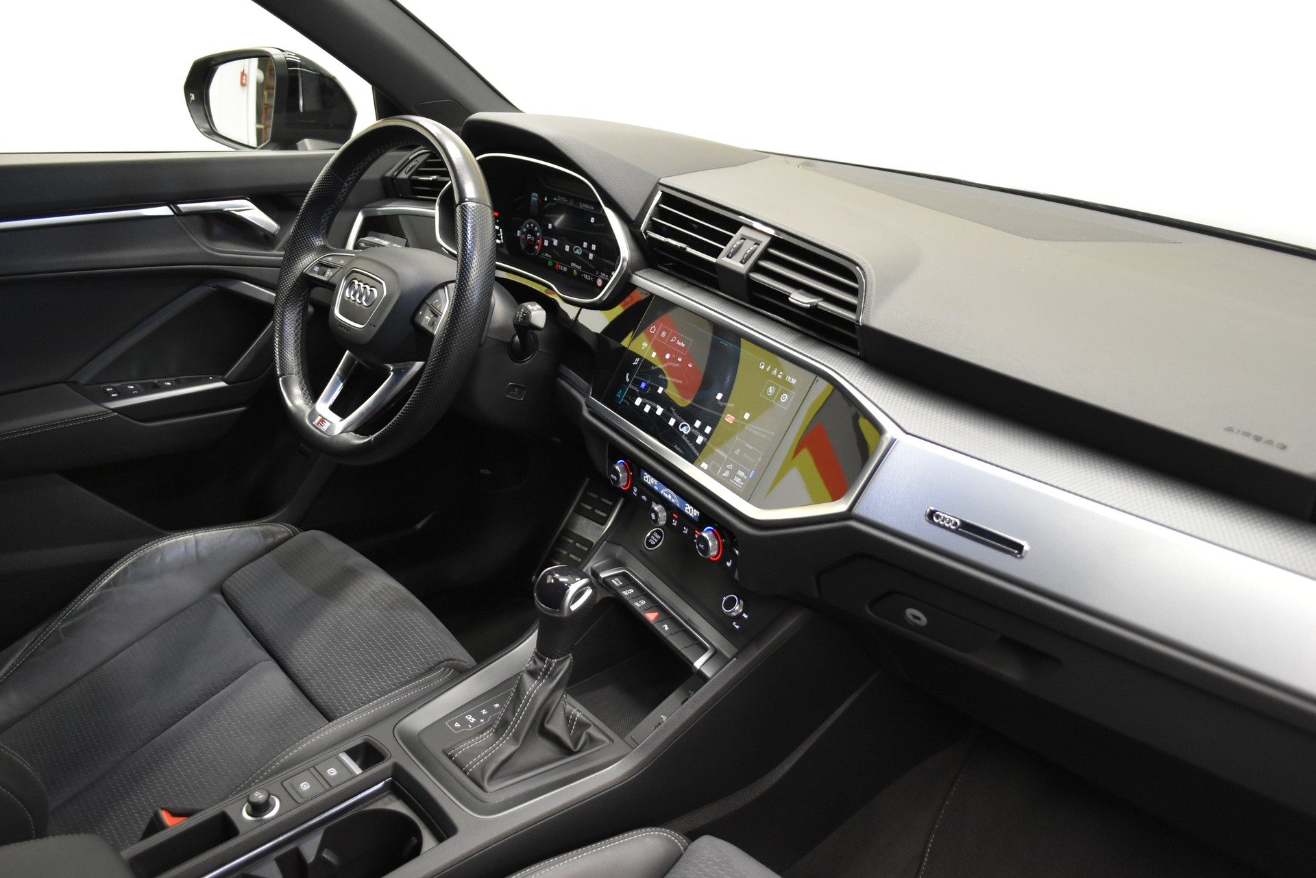 AUDI Q3 35 TFSI S line S-tronic-image-4