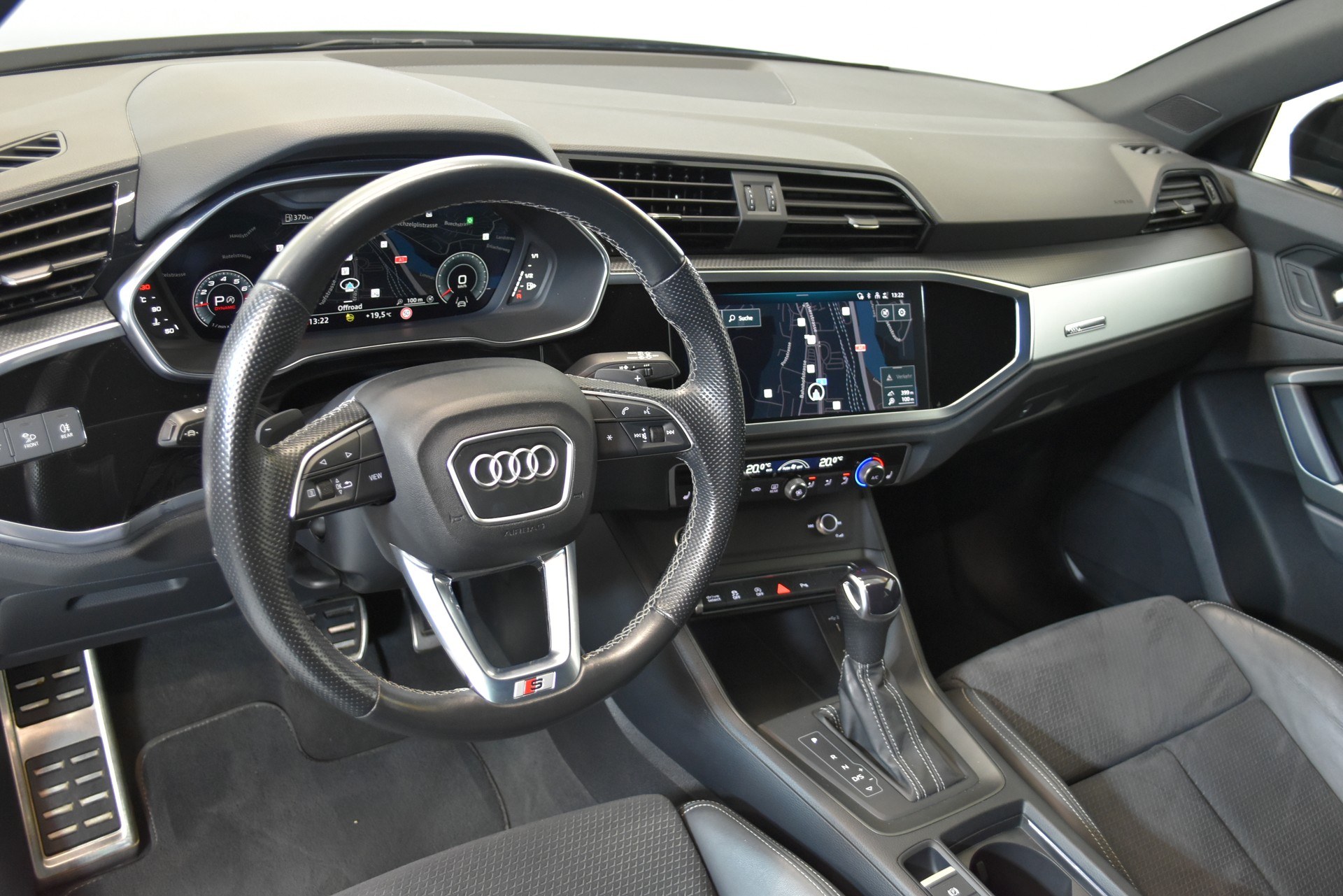 AUDI Q3 35 TFSI S line S-tronic-image-2