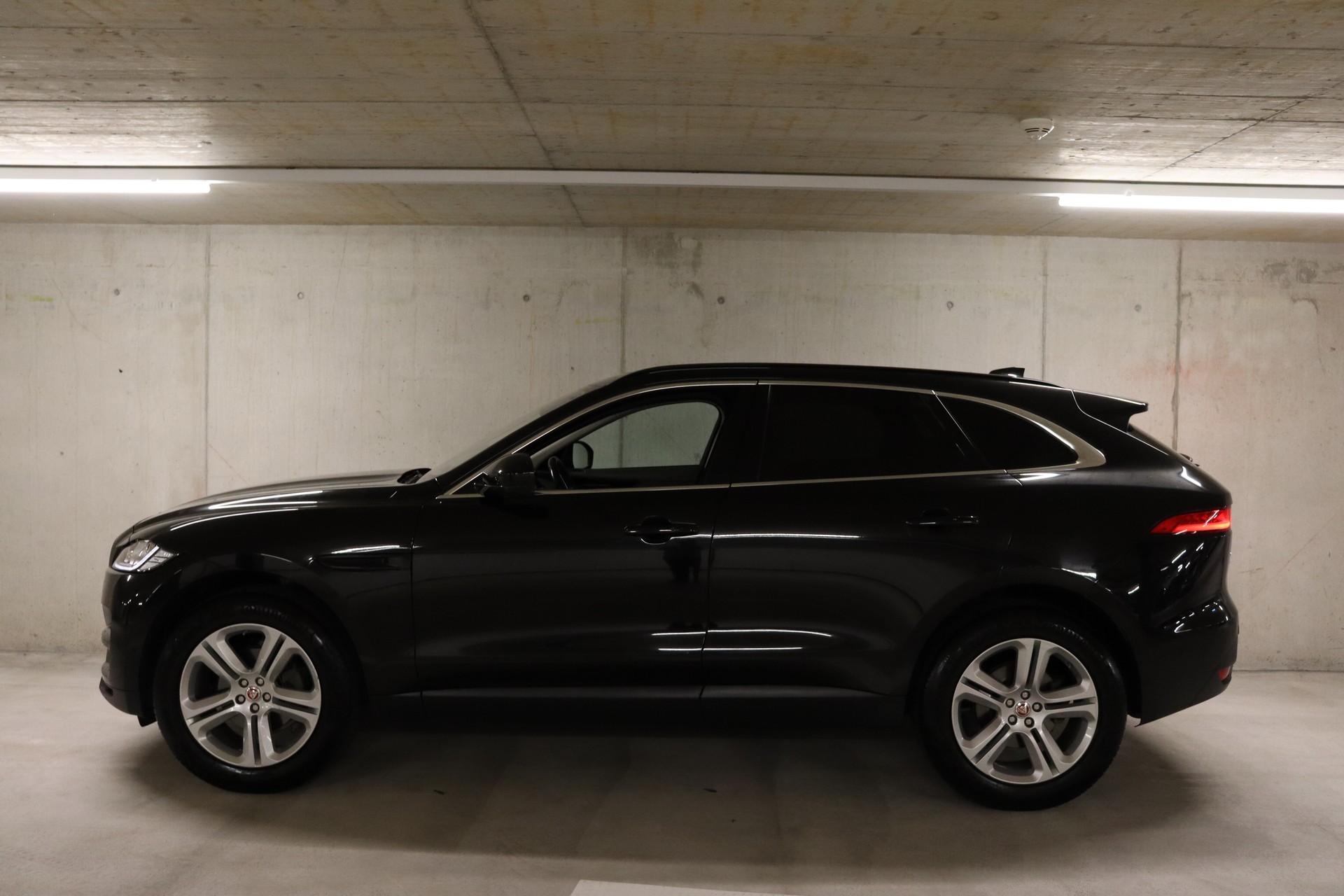 JAGUAR F-Pace 2.0d Prestige AWD Automatik **GARANTIE**-image-4