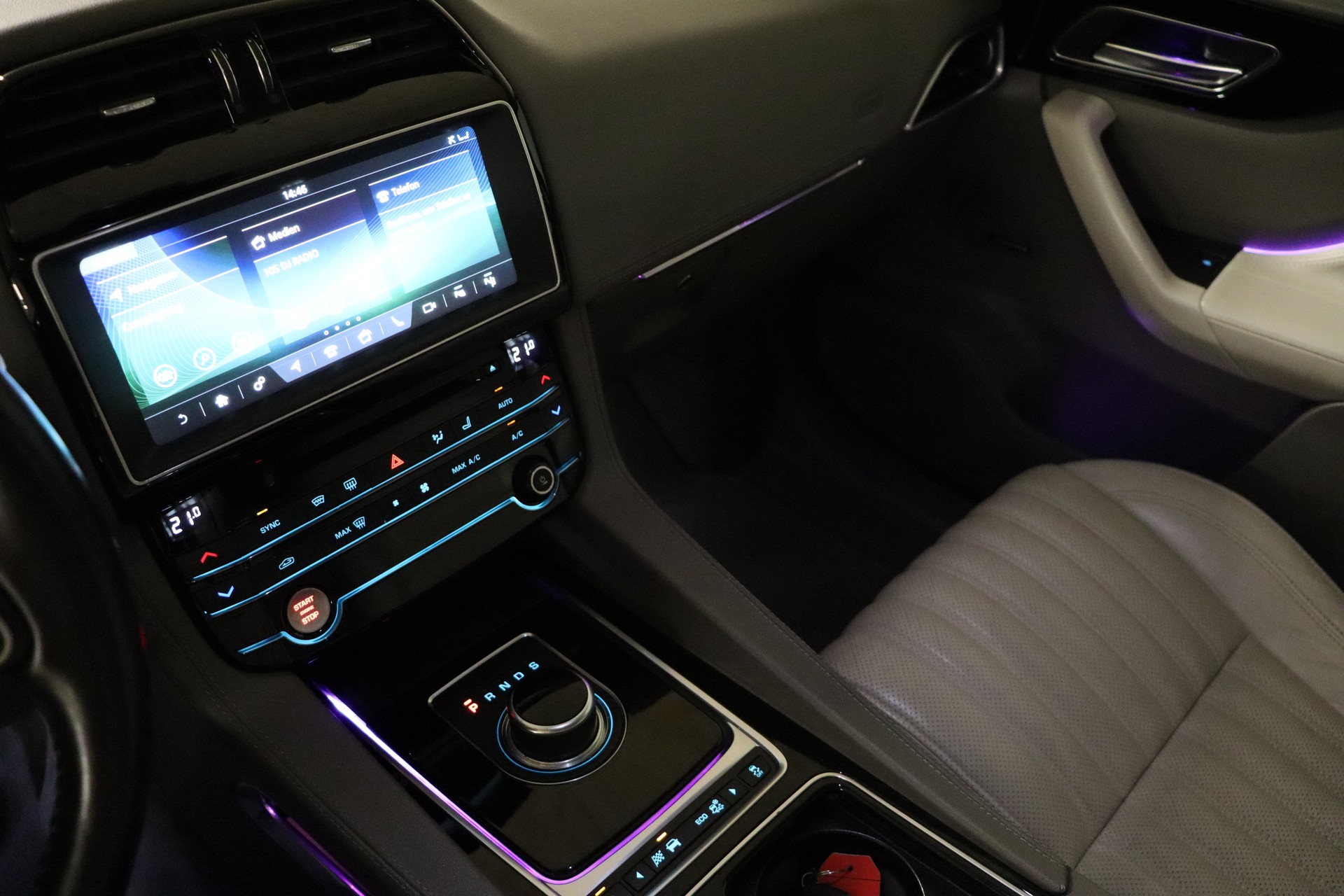 JAGUAR F-Pace 2.0d Prestige AWD Automatik **GARANTIE**-image-29