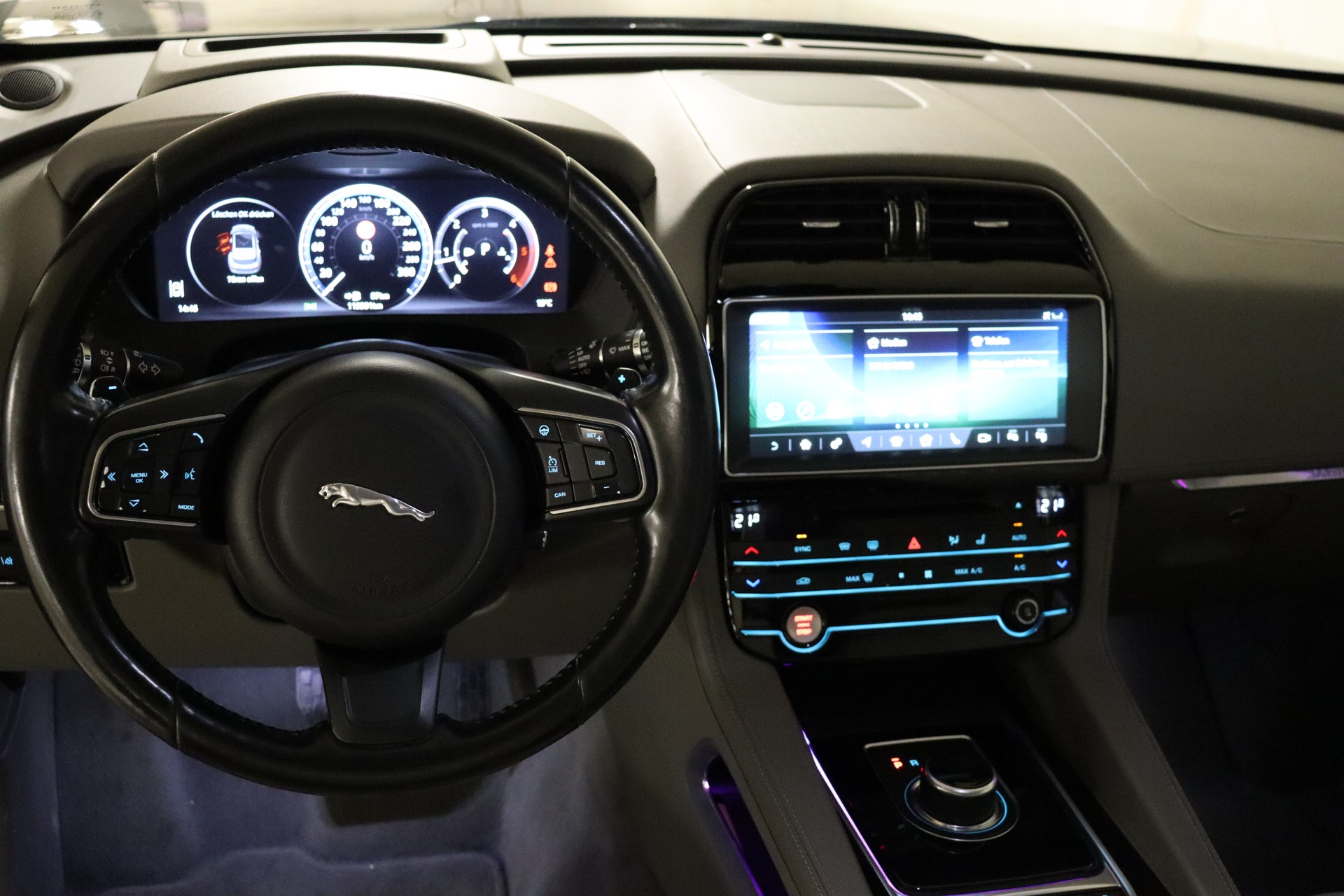 JAGUAR F-Pace 2.0d Prestige AWD Automatik **GARANTIE**-image-9
