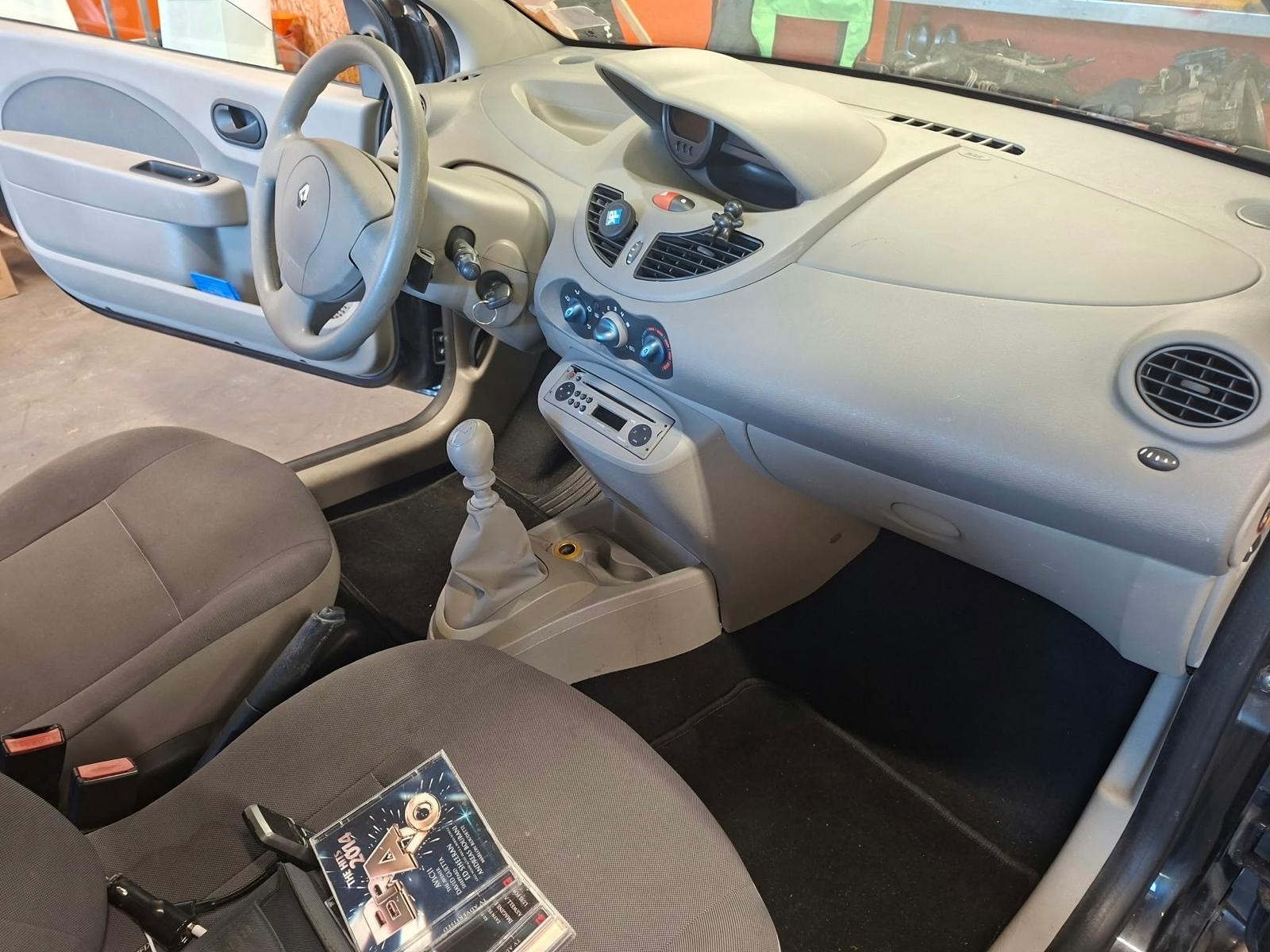 RENAULT Twingo 1.2 Authentique-image-3