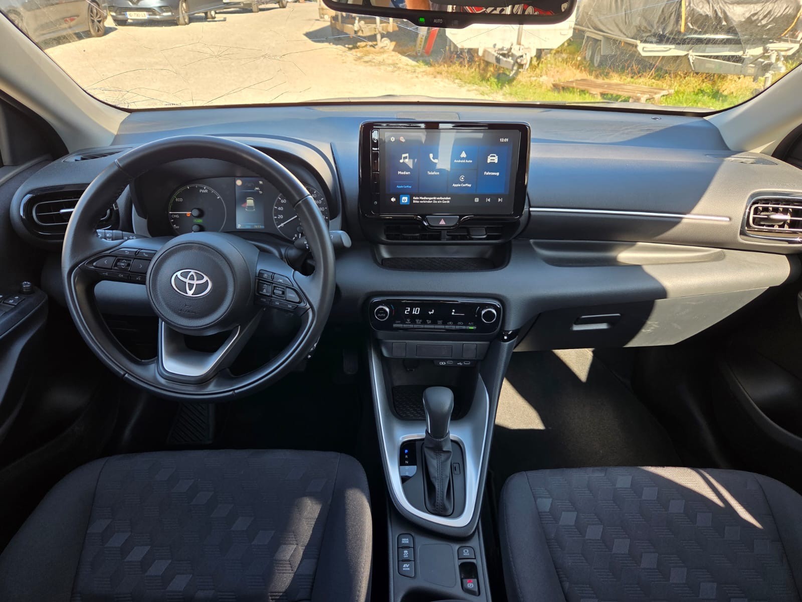TOYOTA Yaris 1.5 Comfort e-CVT-image-7