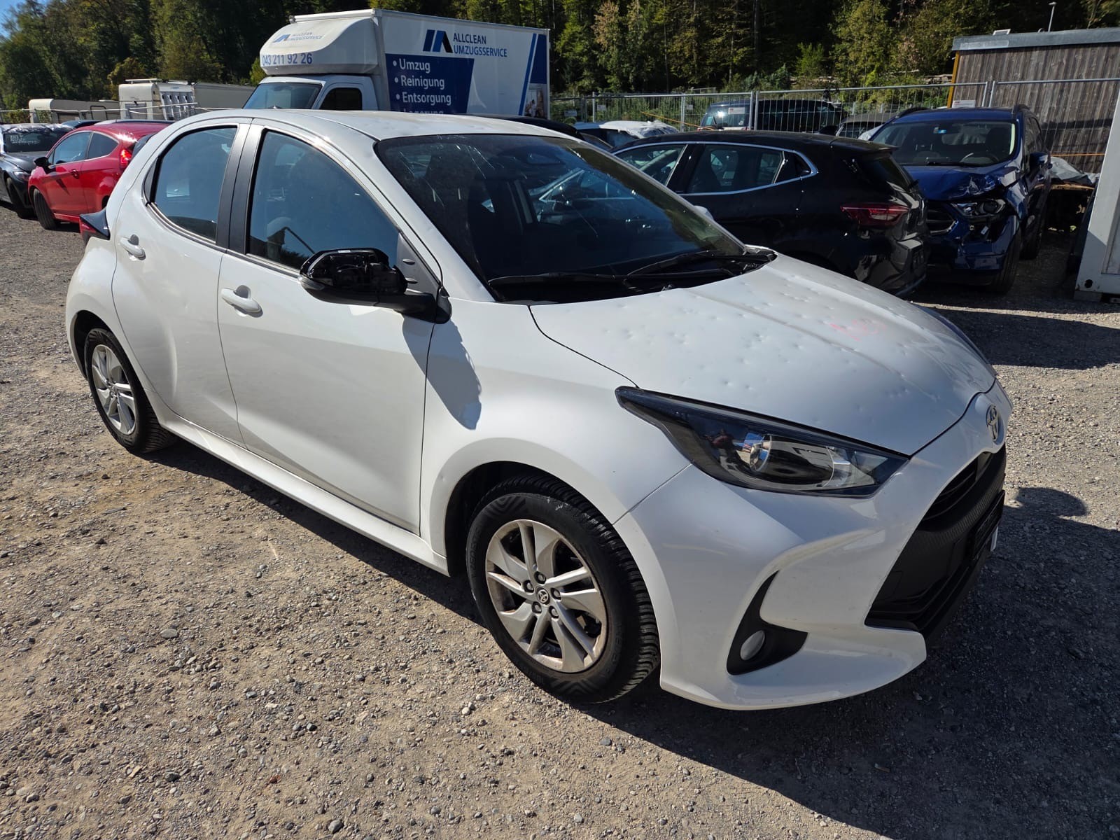 TOYOTA Yaris 1.5 Comfort e-CVT-image-2