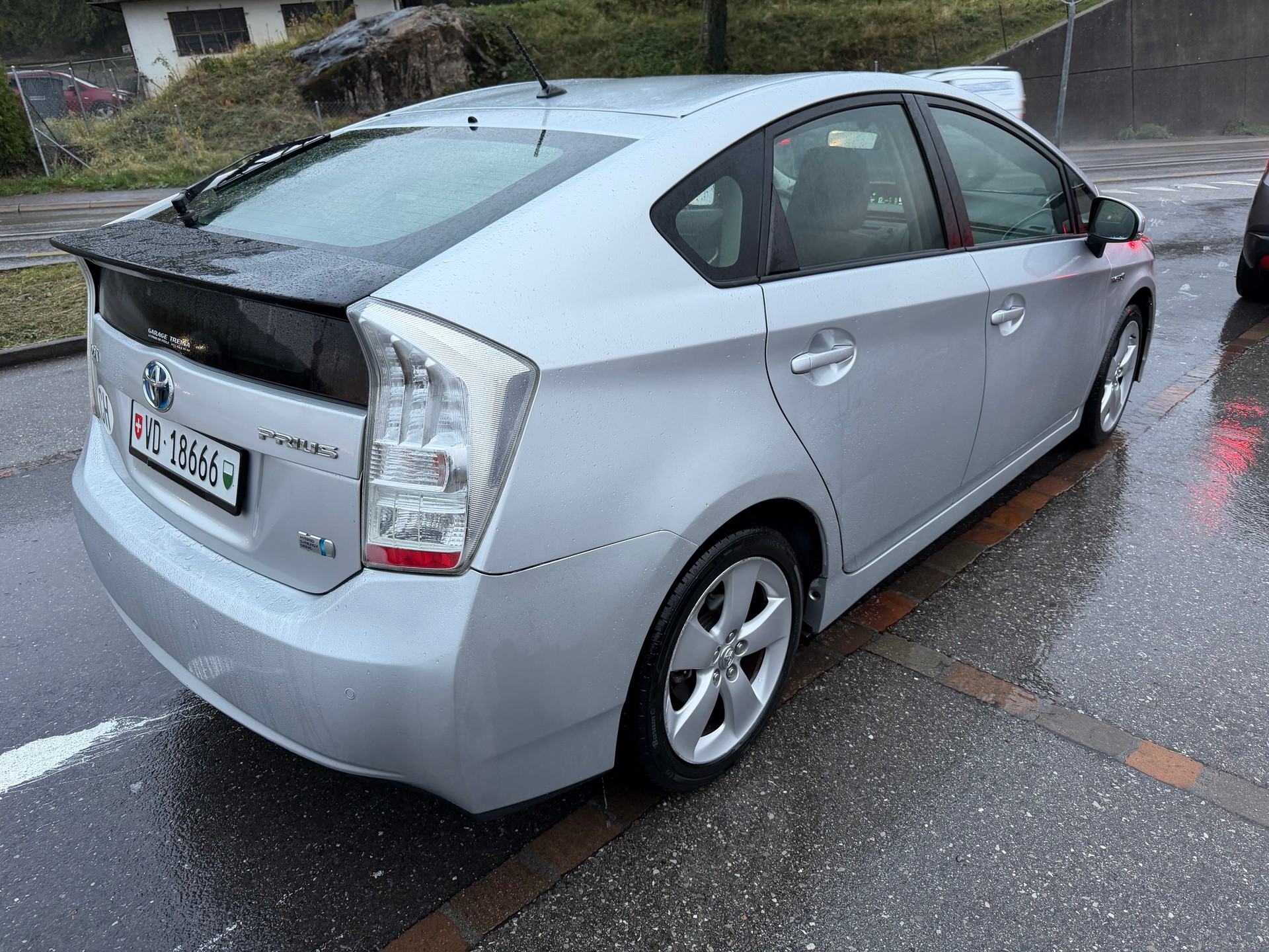 TOYOTA Prius 1.8 16V HSD Sol Premium-image-2