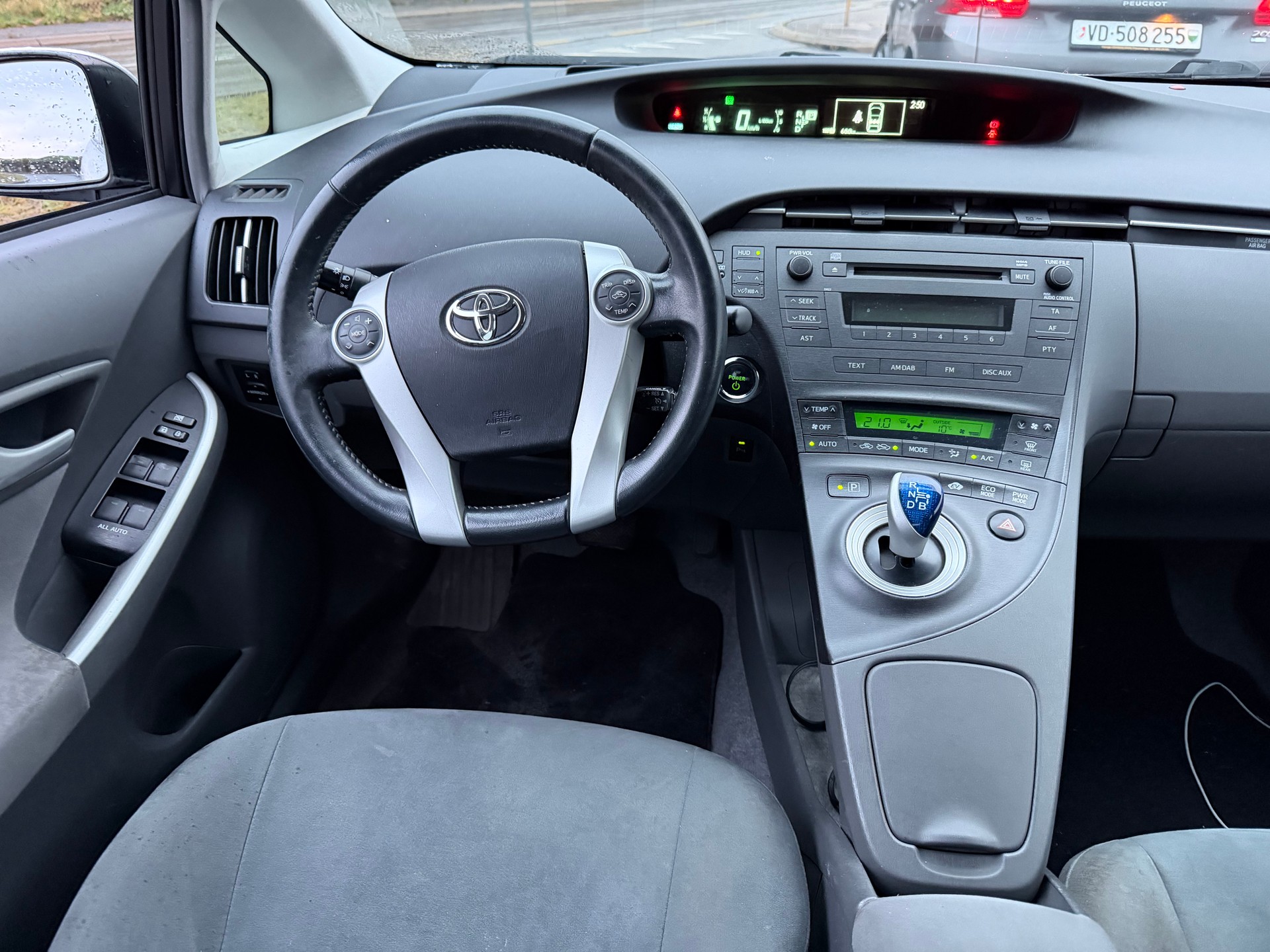 TOYOTA Prius 1.8 16V HSD Sol Premium-image-4