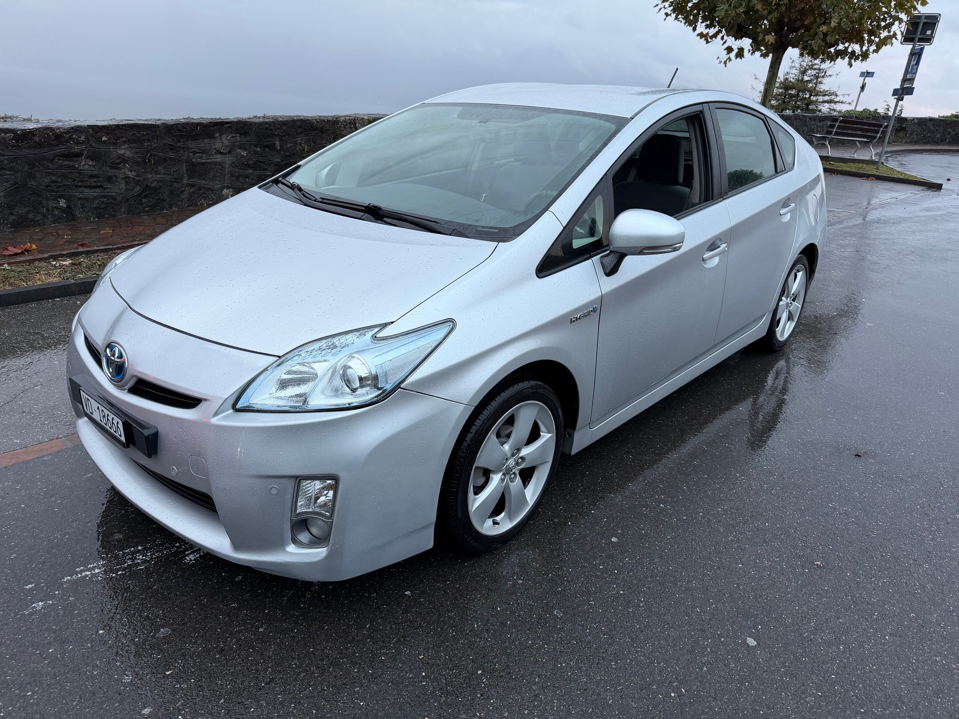 TOYOTA Prius 1.8 16V HSD Sol Premium-image-0