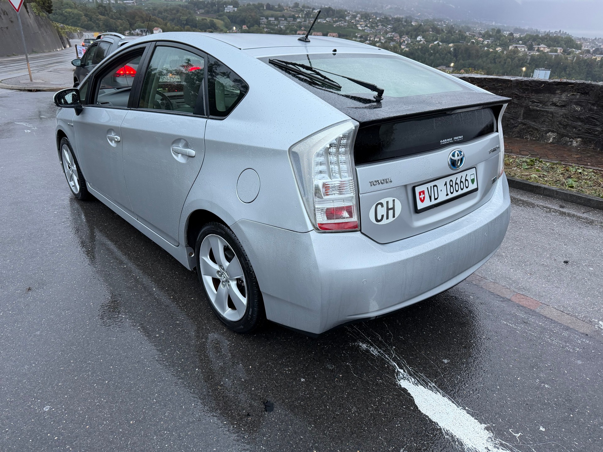 TOYOTA Prius 1.8 16V HSD Sol Premium-image-3