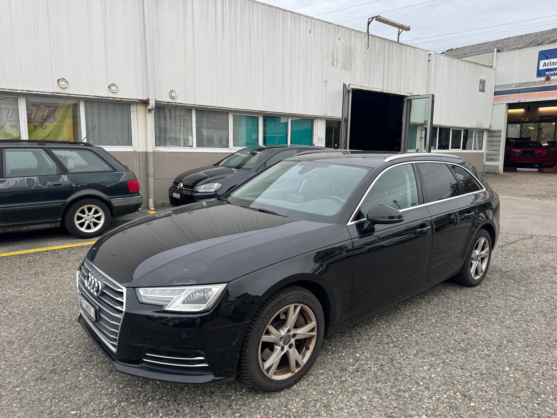 AUDI A4 Avant 2.0 TFSI Design quattro S-tronic-image-8