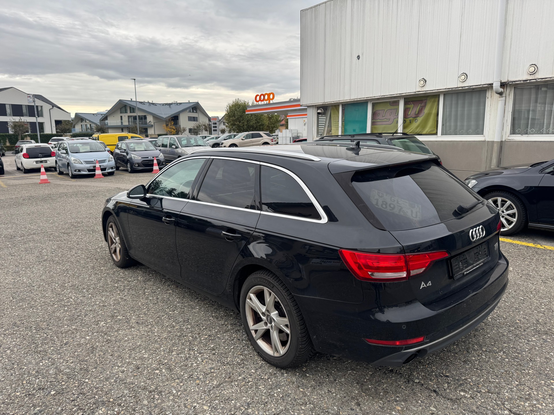 AUDI A4 Avant 2.0 TFSI Design quattro S-tronic-image-6