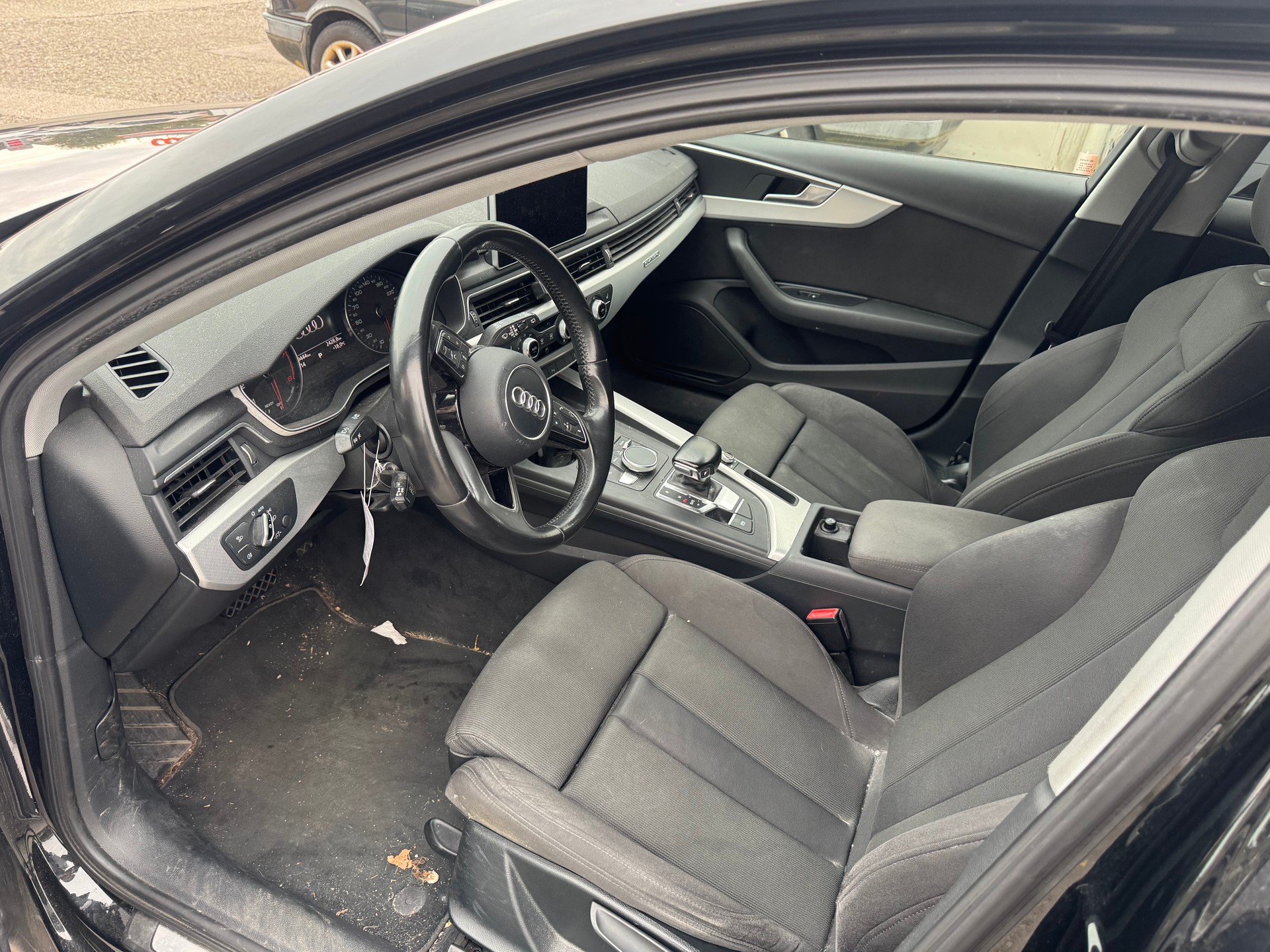 AUDI A4 Avant 2.0 TFSI Design quattro S-tronic-image-9