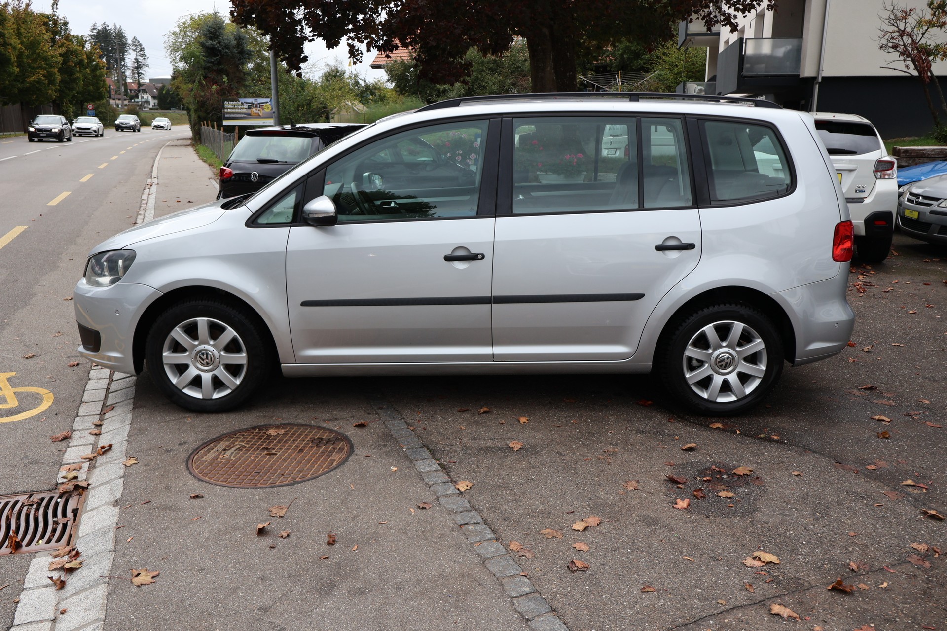 VW Touran 1.6 TDI BlueMotion Technology Trendline-image-5