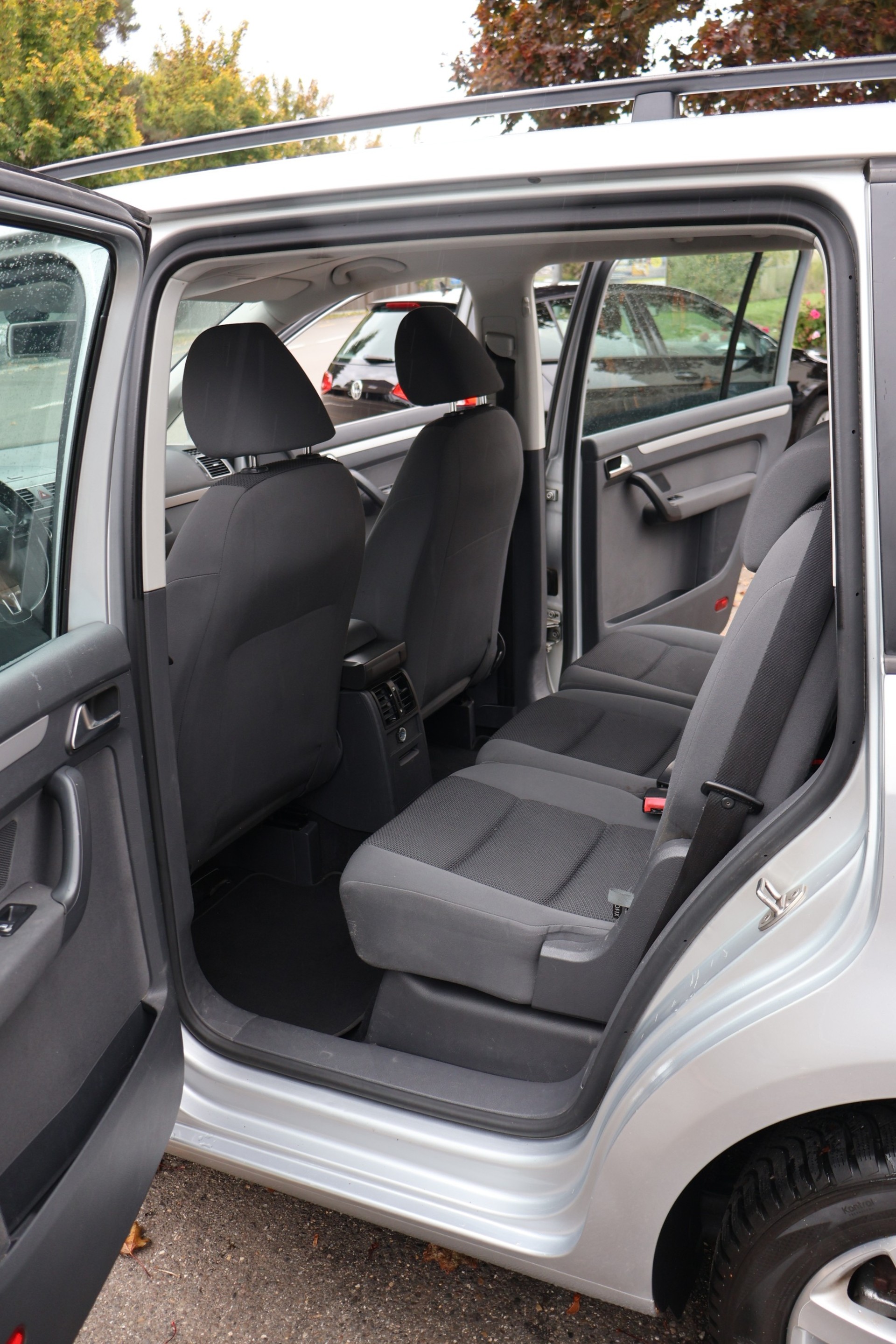 VW Touran 1.6 TDI BlueMotion Technology Trendline-image-13